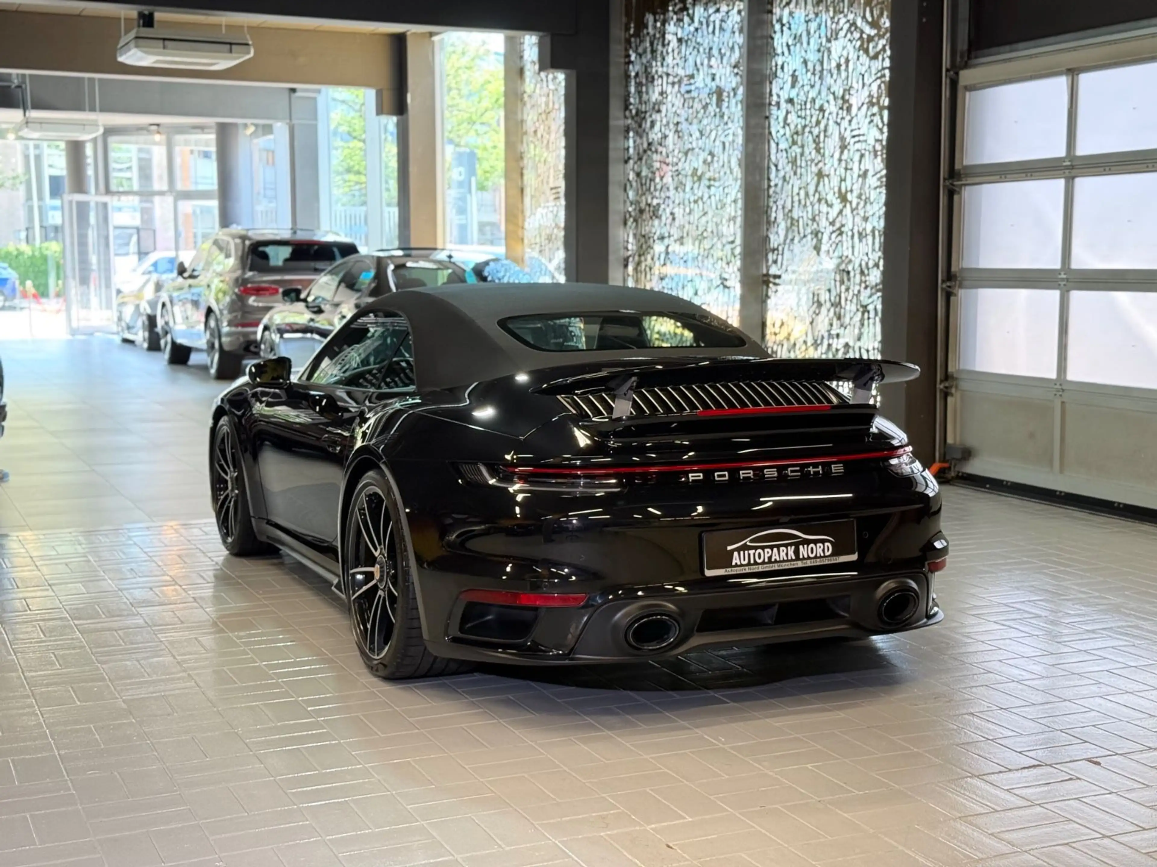 Porsche 911 Turbo S Cabriolet MATRIX~LIFT~KERAMIK~BOSE — photo 5