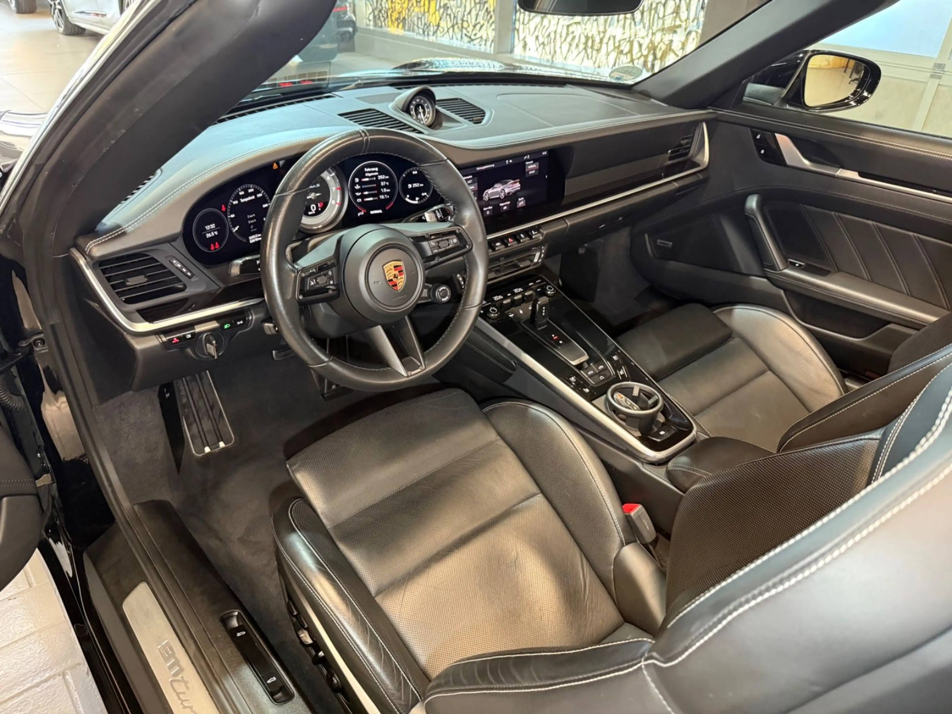 Porsche 911 Turbo S Cabriolet MATRIX~LIFT~KERAMIK~BOSE — photo 14