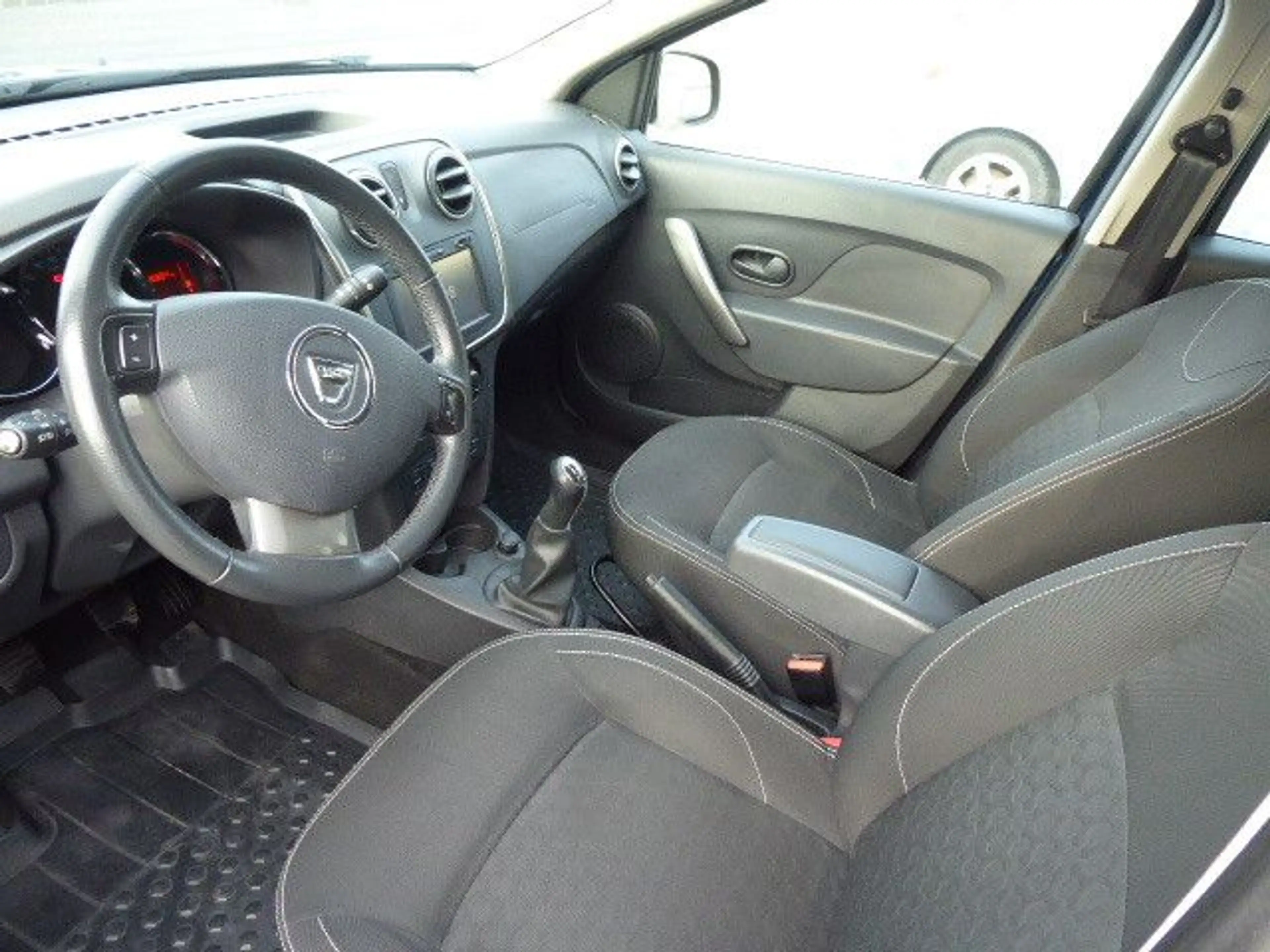 Dacia Logan MCV II Kombi Prestige — photo 10