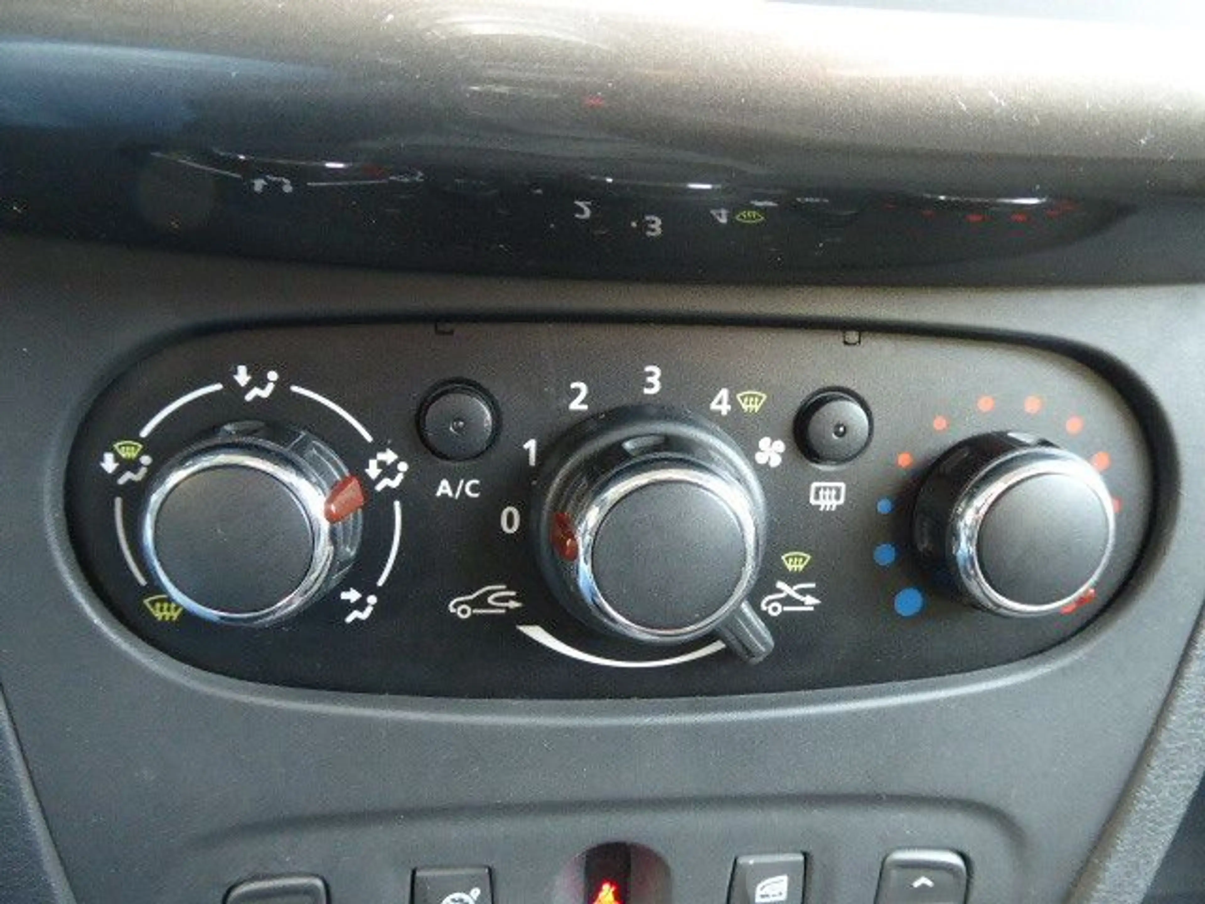 Dacia Logan MCV II Kombi Prestige — photo 15
