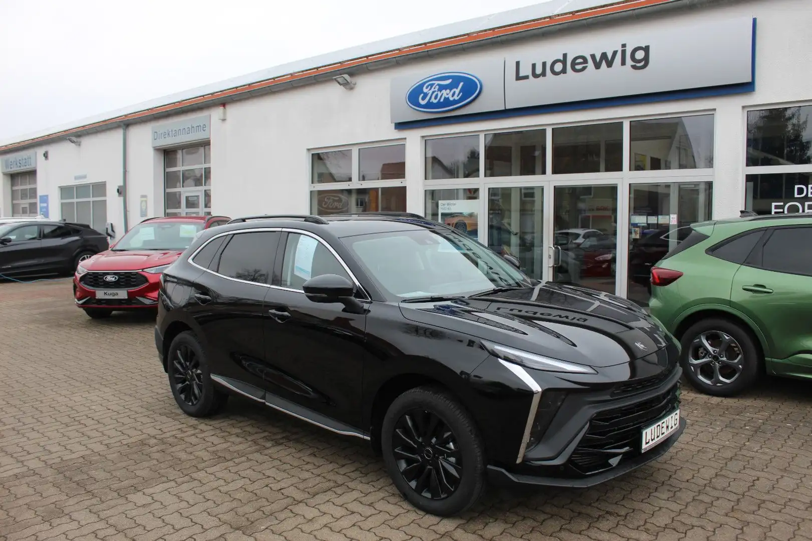 DFSK Forthing 5 Facelift Schwarz - 1