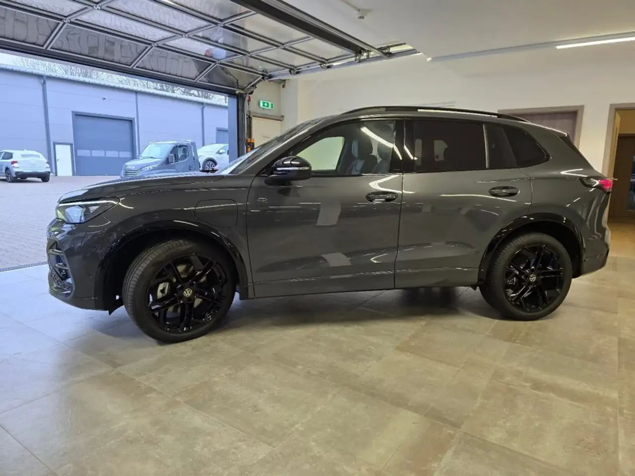 Volkswagen Tiguan 1.5 TSI e-HYBRID 272 PK R-LINE PANO-DAK/CAMERA/TRE 3