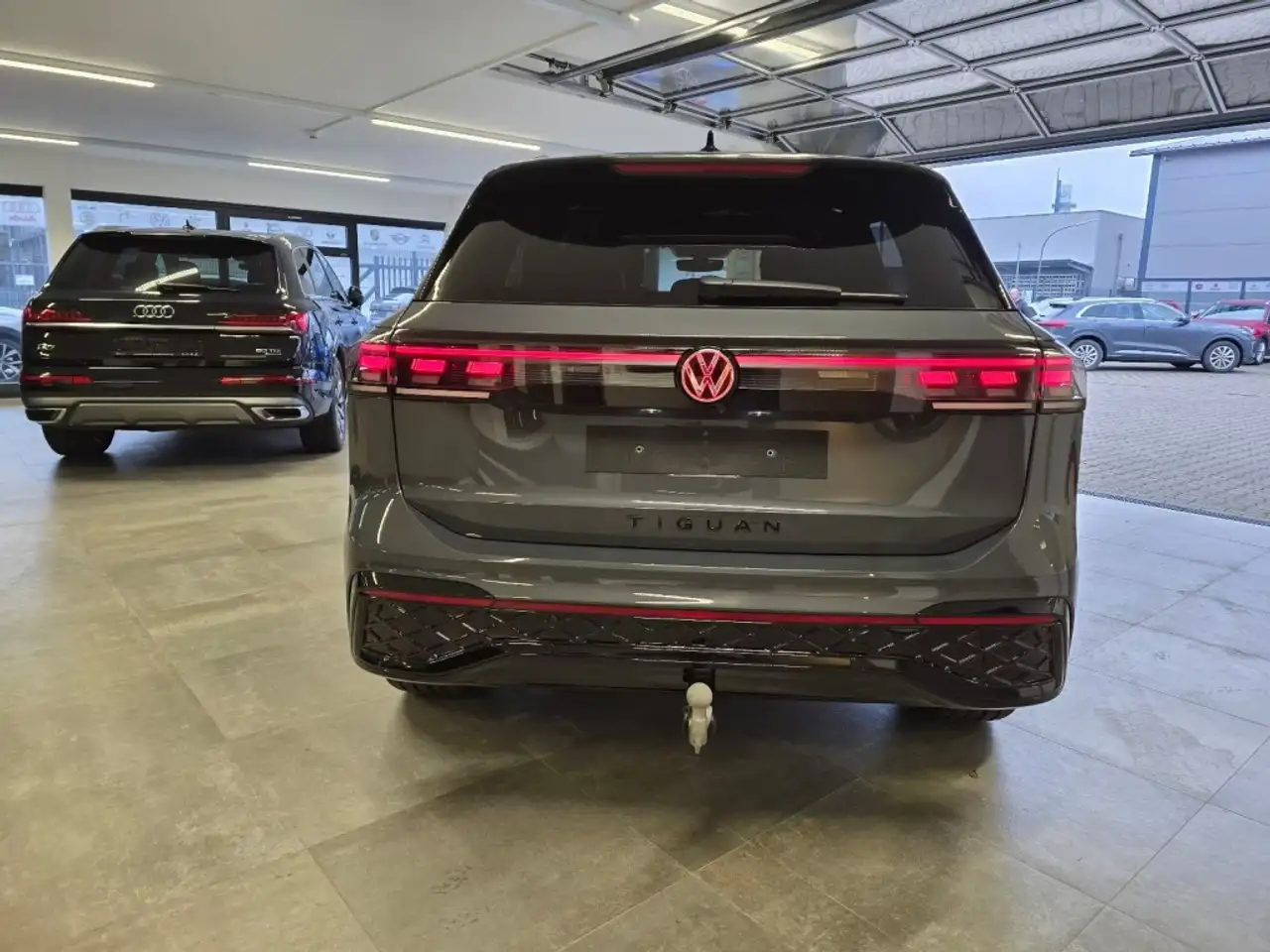 Volkswagen Tiguan 1.5 TSI e-HYBRID 272 PK R-LINE PANO-DAK/CAMERA/TRE 7