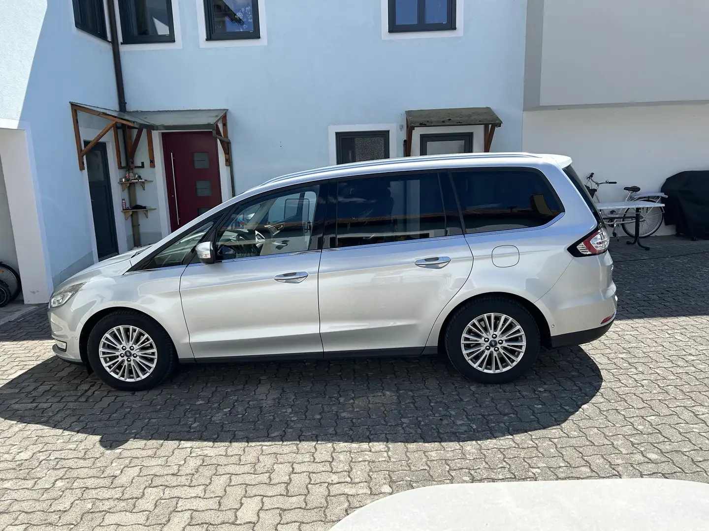 Ford Galaxy 2,0 TDCi Titanium Start/Stop Powershift Silber - 2