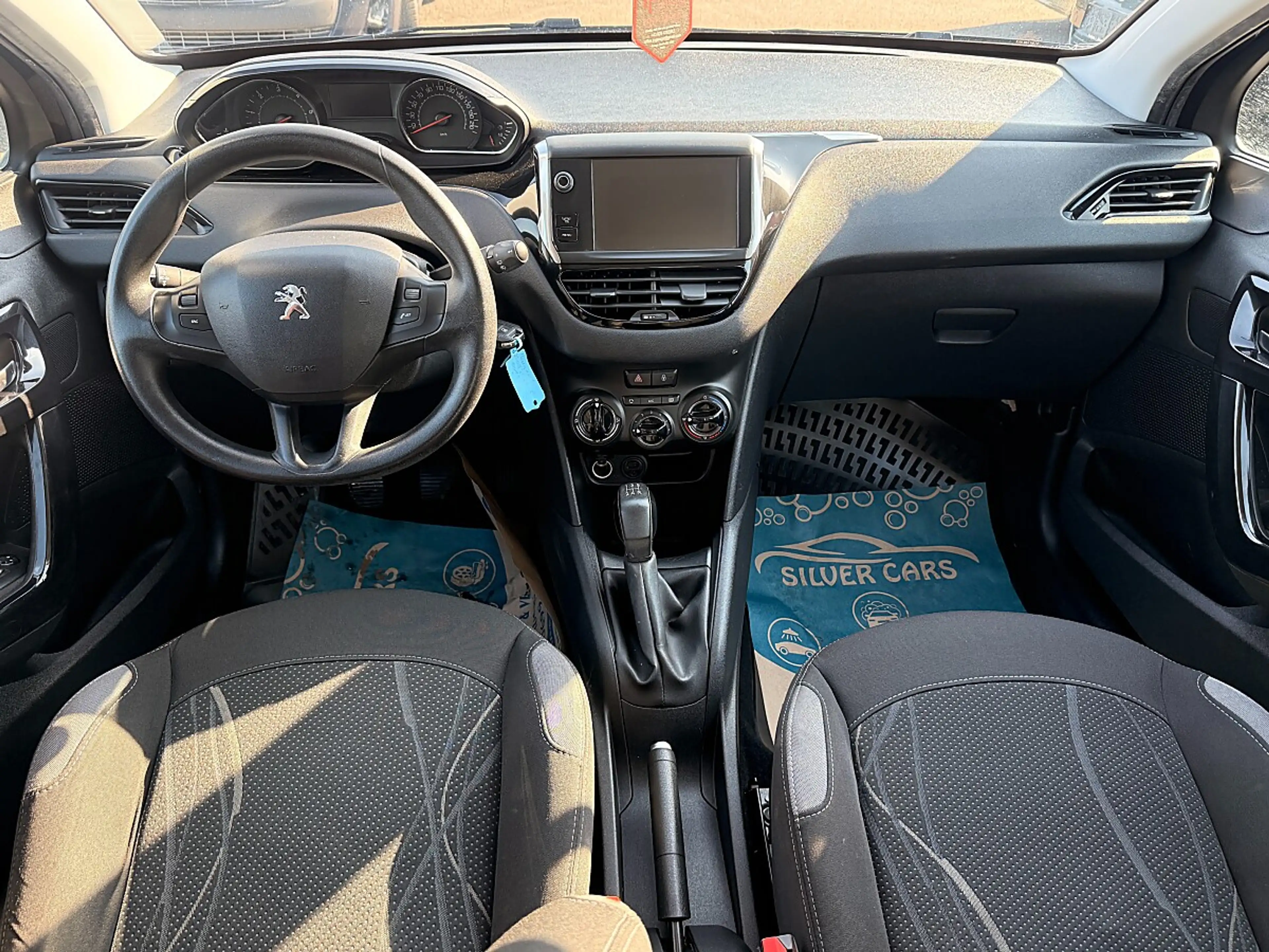 Peugeot 208 Active 1,4 HDI 68 FAP — photo 11