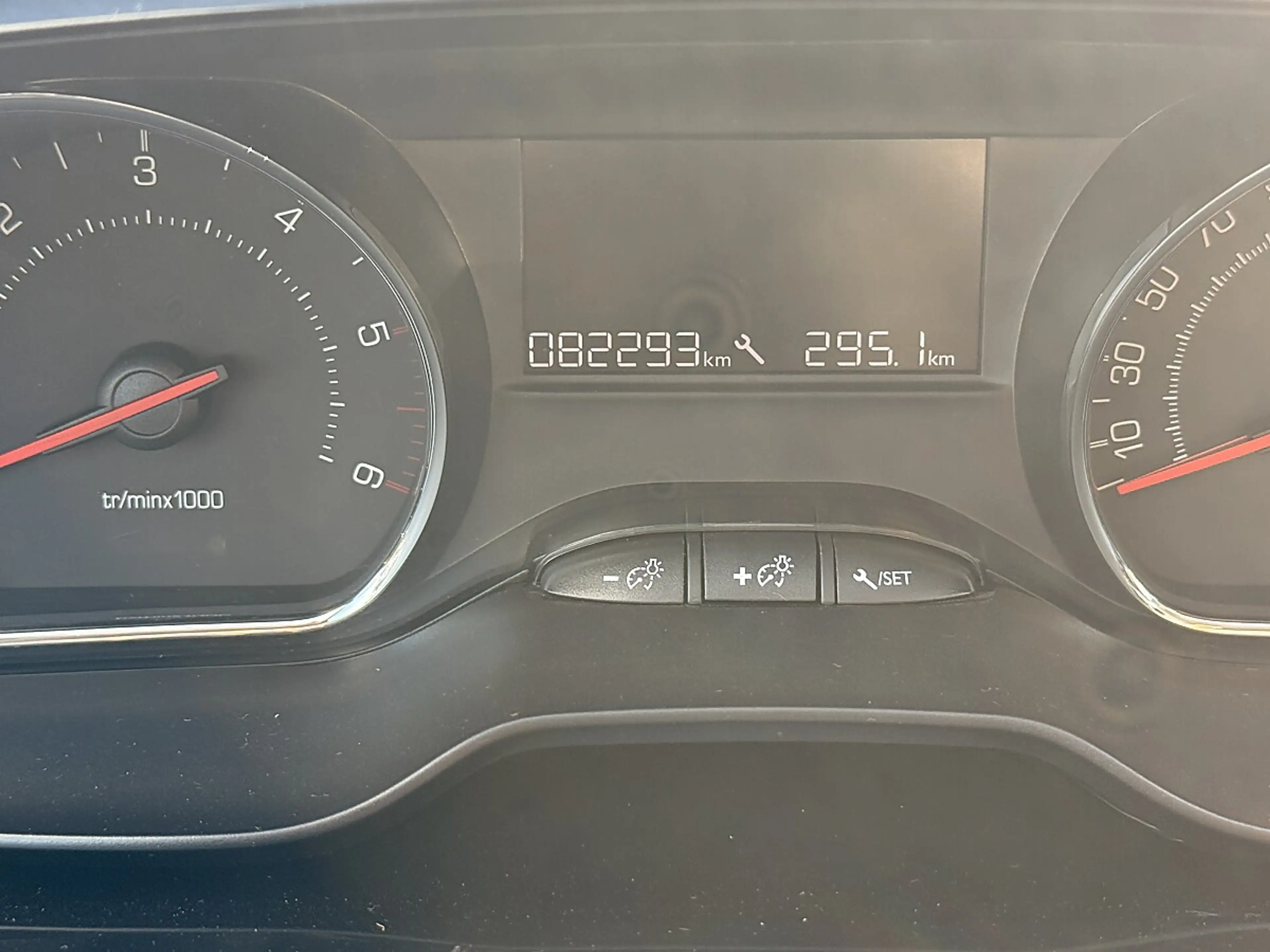 Peugeot 208 Active 1,4 HDI 68 FAP — photo 14