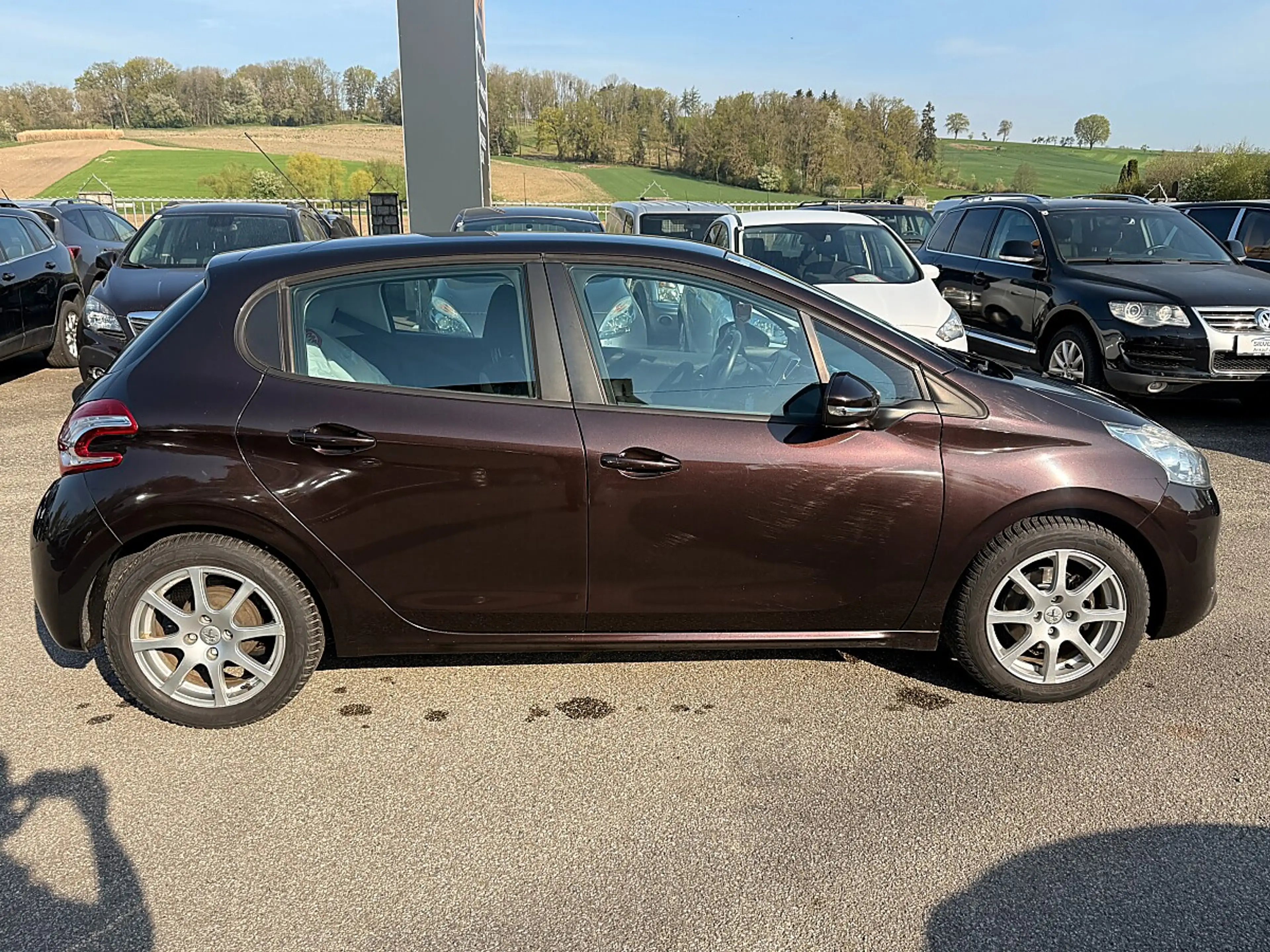 Peugeot 208 Active 1,4 HDI 68 FAP — photo 8