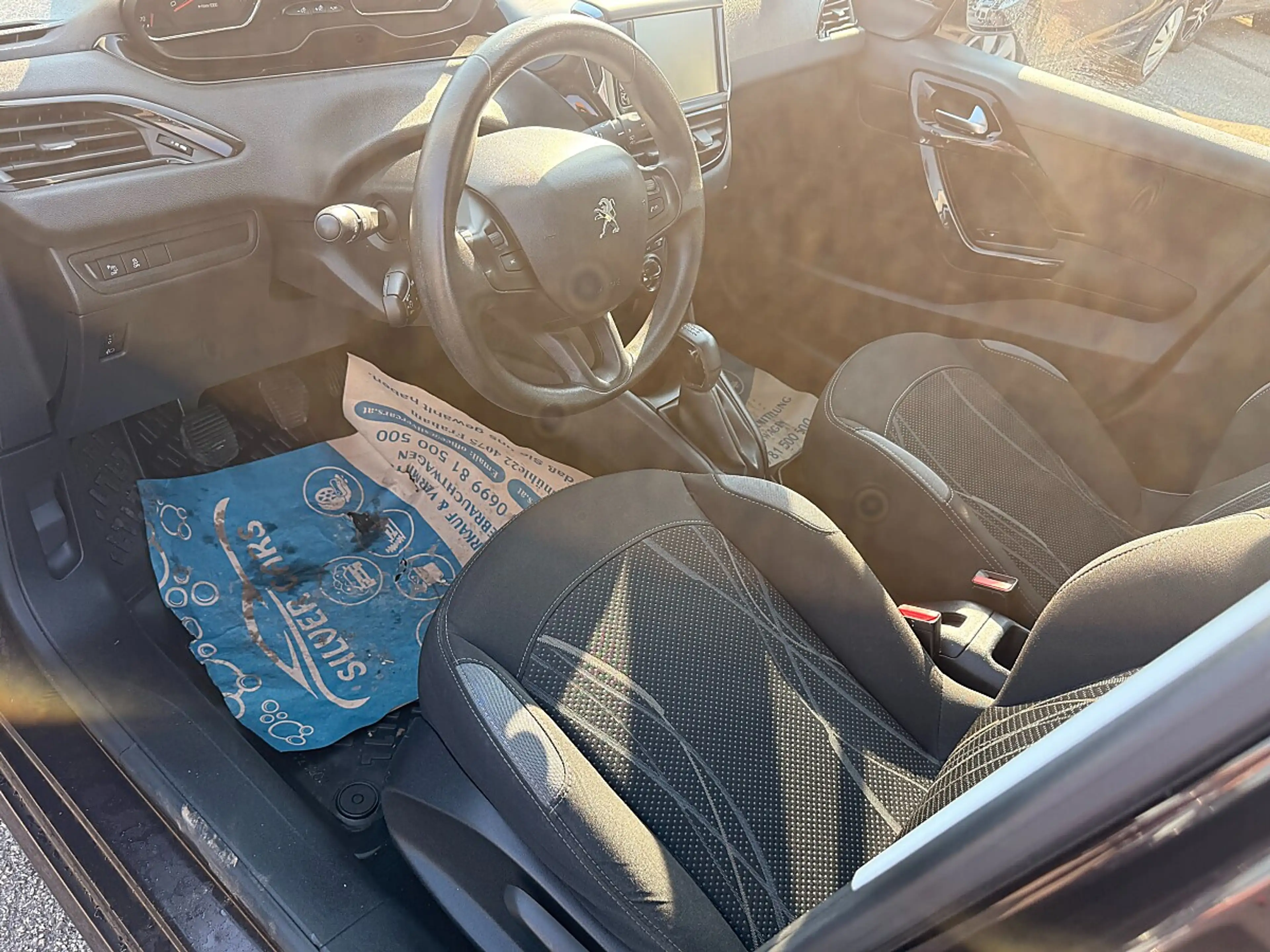 Peugeot 208 Active 1,4 HDI 68 FAP — photo 12