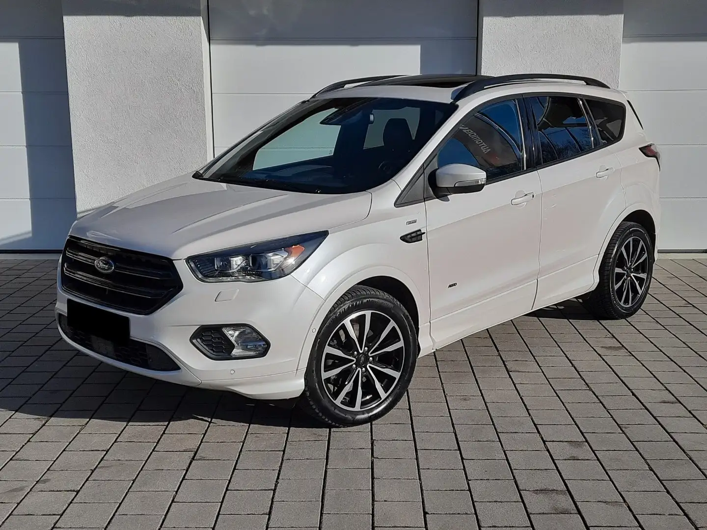 Ford Kuga 2,0 TDCi/Aut./4x4/ST-Line/Pano/Kam/SonySYNC Weiß - 2