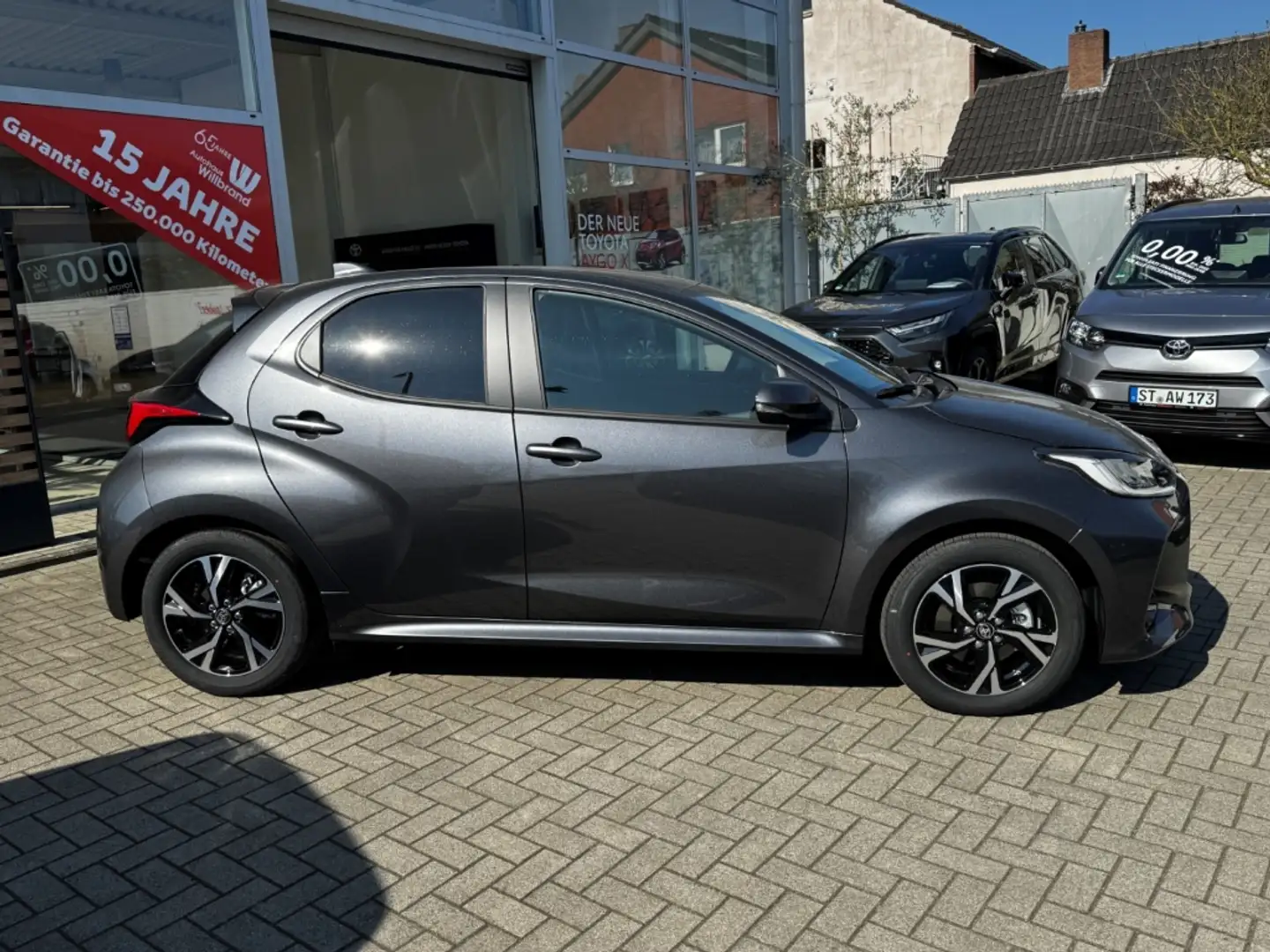 Toyota Yaris Teamplayer Hybrid 1,99 % LED ACC Apple CP Grau - 2