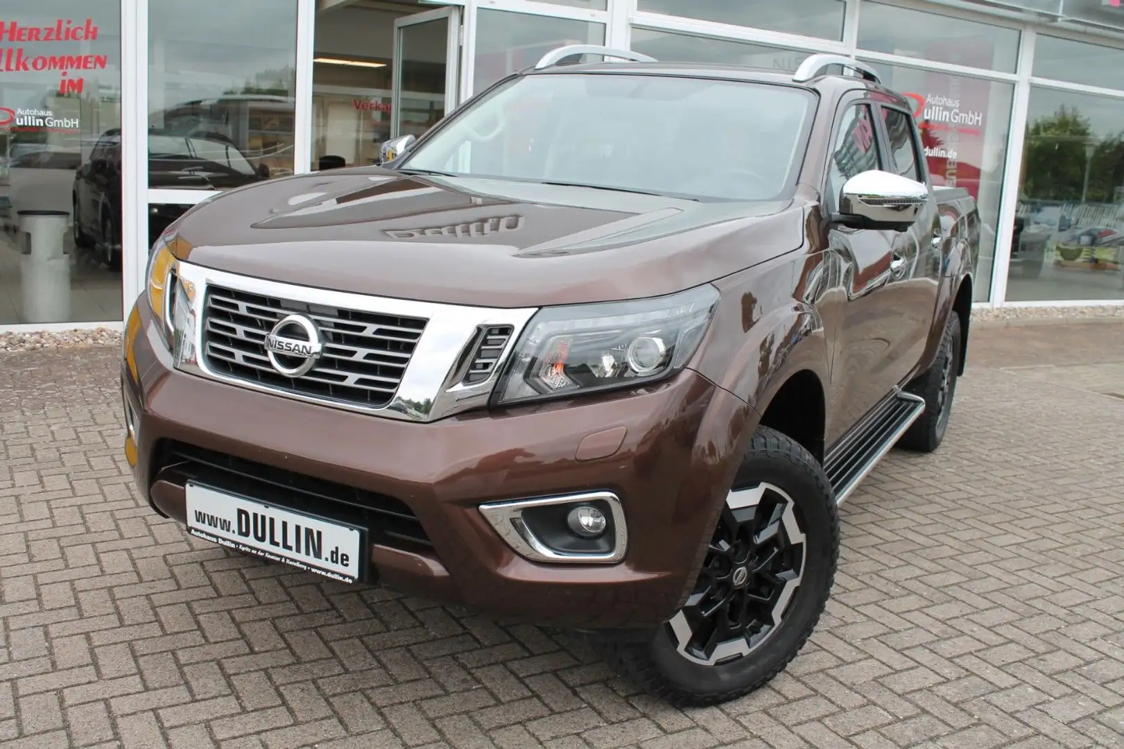 Nissan Navara Tekna Double Cab 4x4 Laderaumrollo Brun - 2