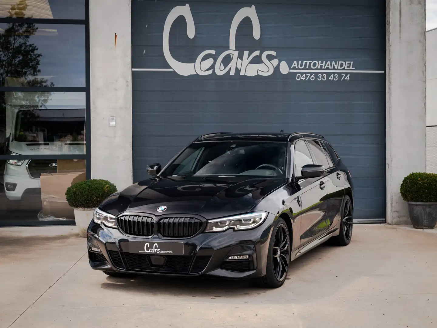 BMW 320 d/ 210 PK/ HiFi Sound System Zwart - 1