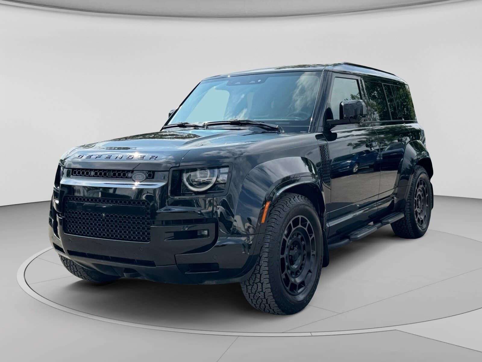 2026 Land Rover Defender P635 OCTA Black Edition