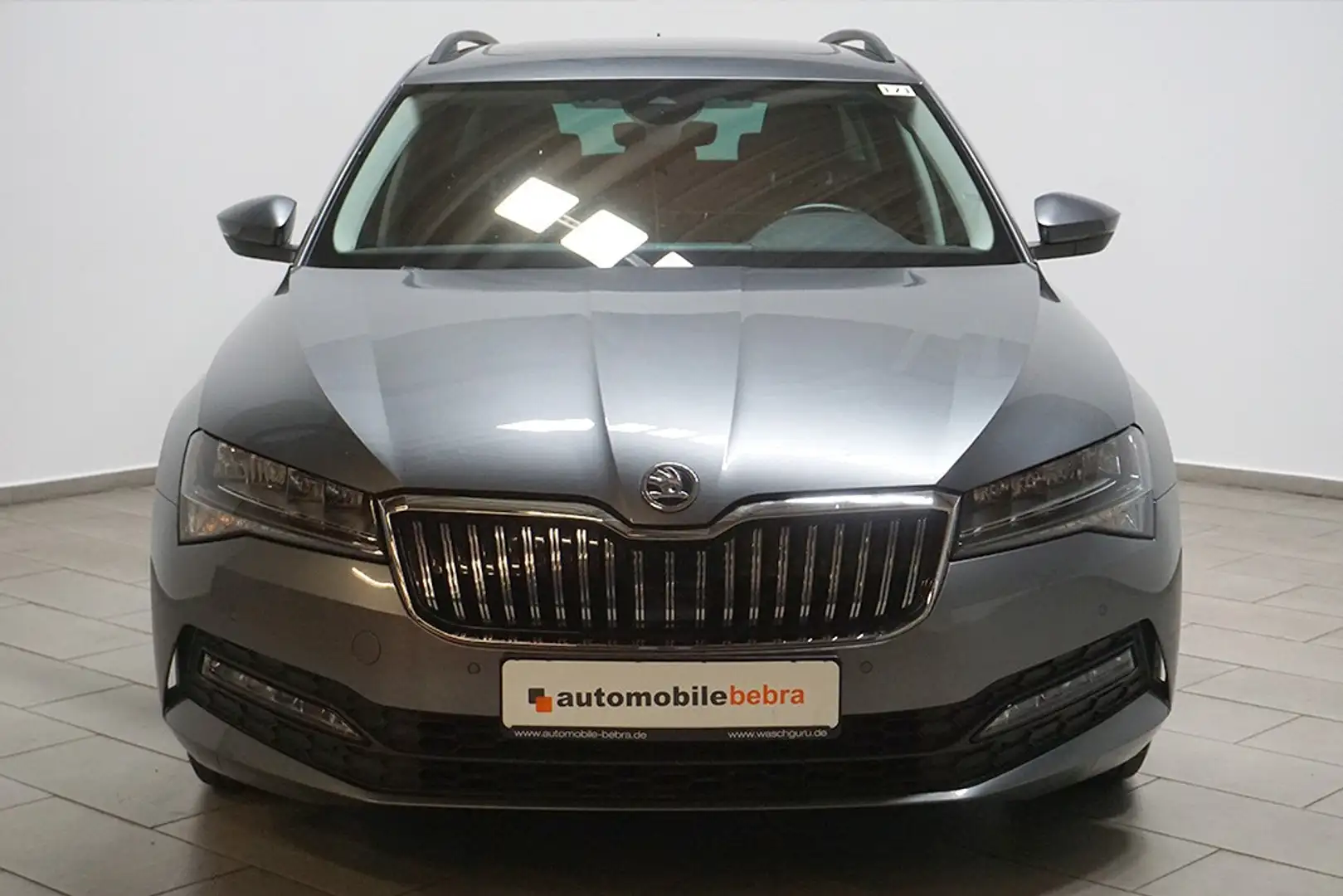 Skoda Superb 2.0TDI DSG Ambition Virtual AHK Pano Grau - 2