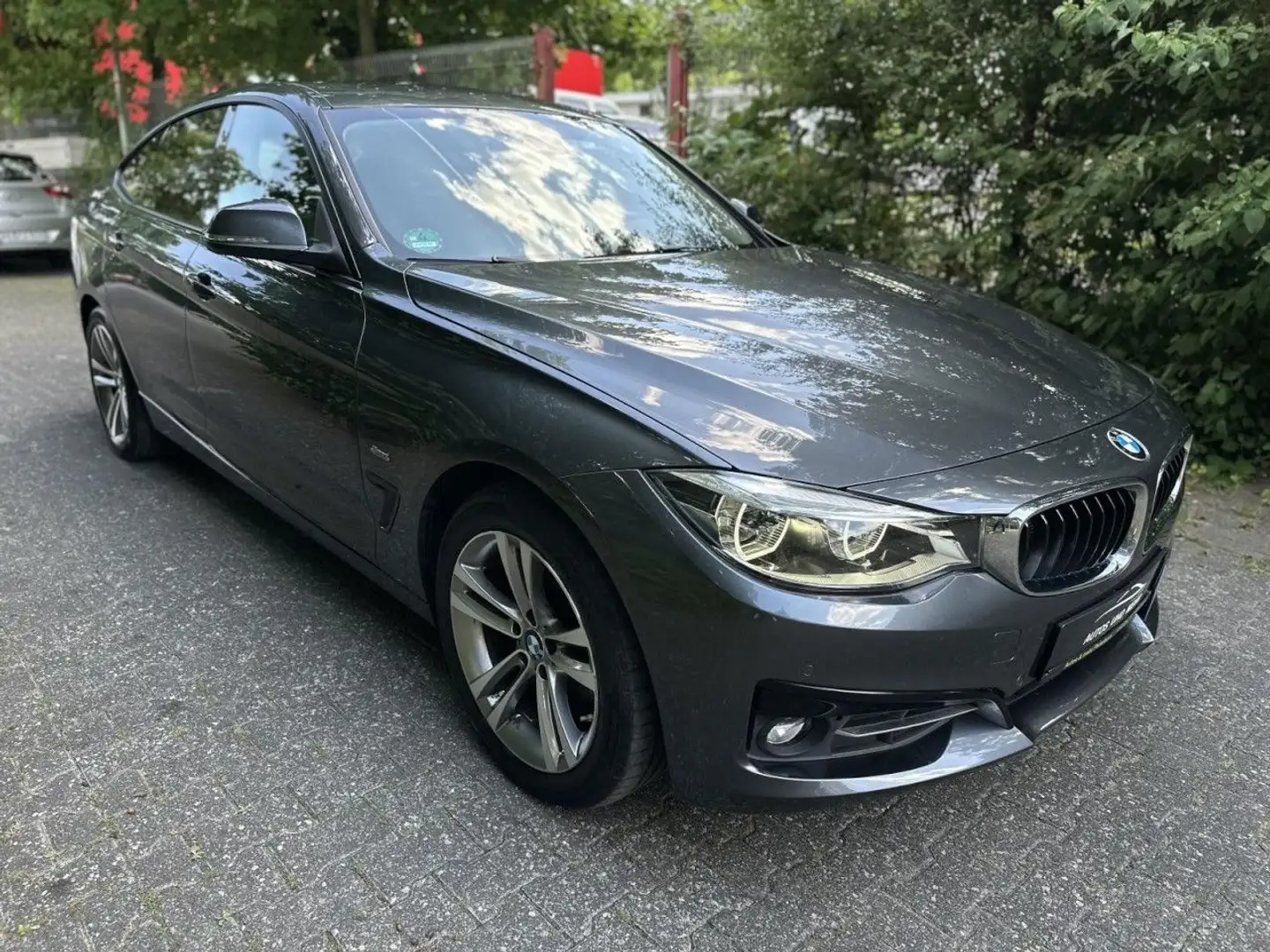 BMW 320 Baureihe 3 Gran Turismo 320 d xDrive Sport Line Grau - 2