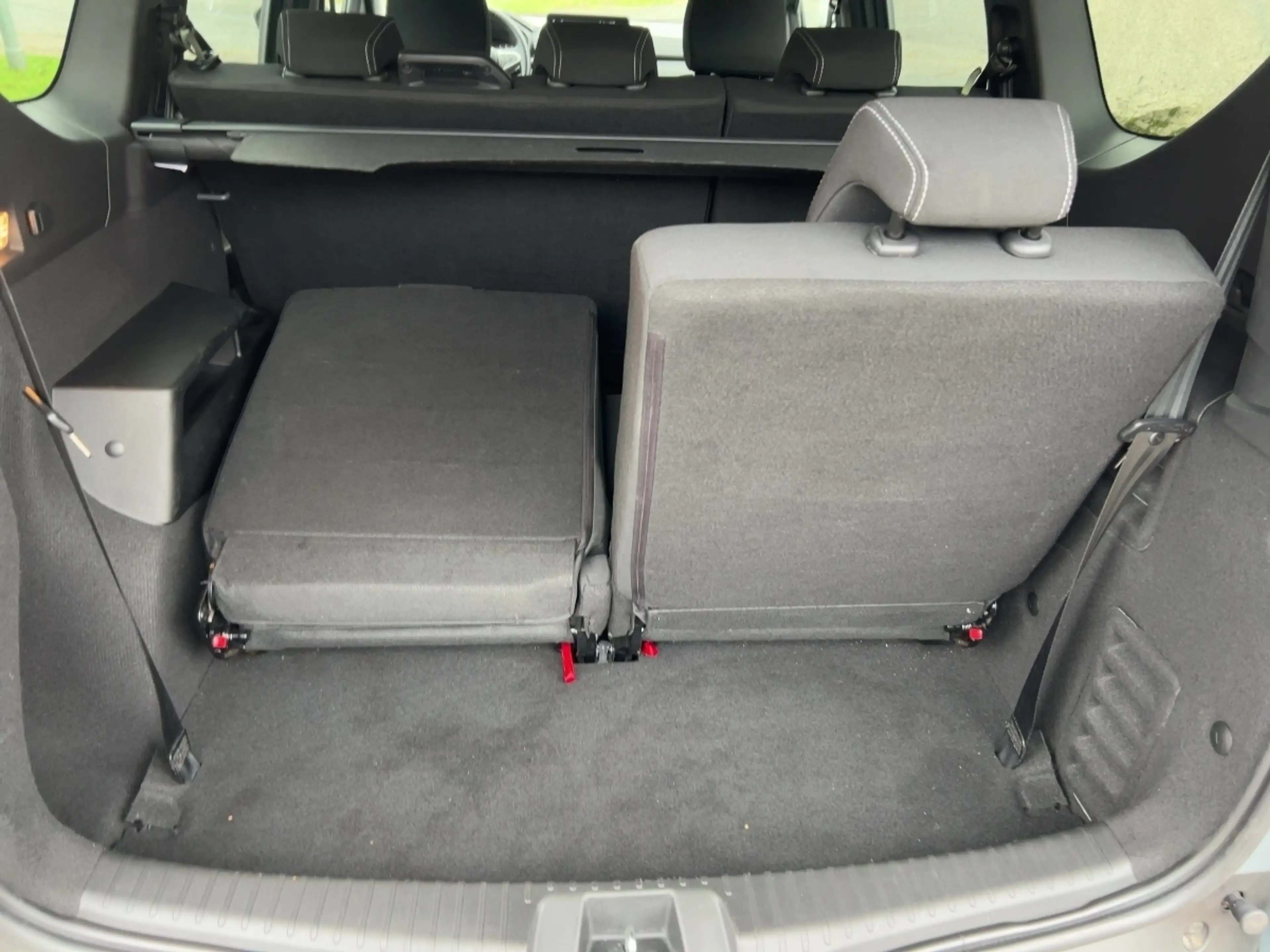 Dacia Jogger TCe 100 ECO-G Expression *7-Sitzer* — photo 13