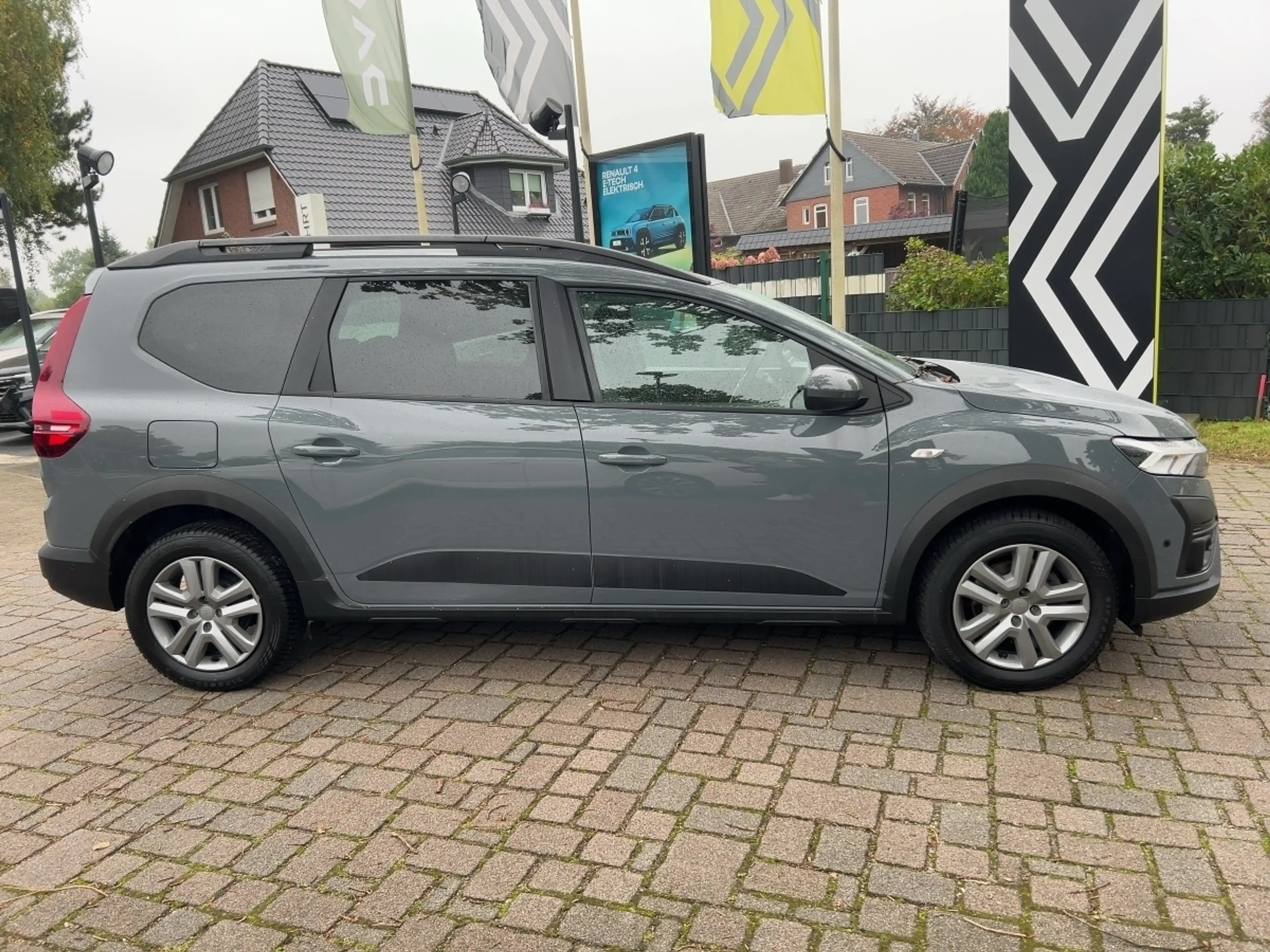 Dacia Jogger TCe 100 ECO-G Expression *7-Sitzer* — photo 5
