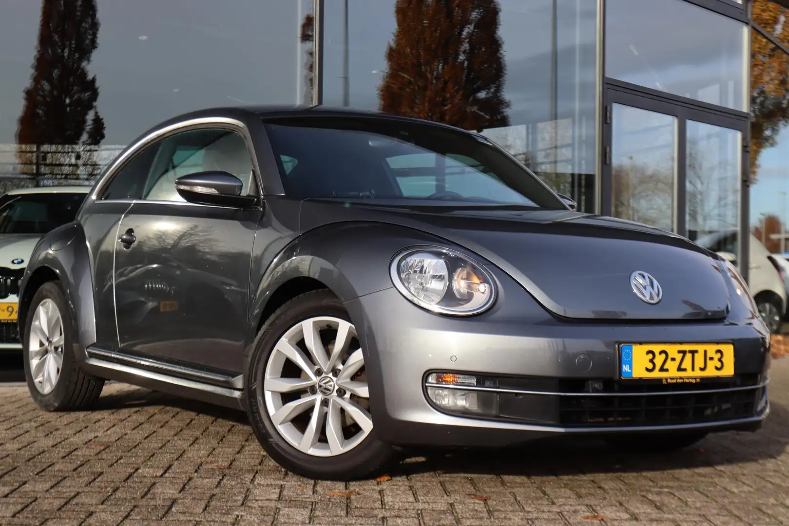Volkswagen Beetle 1.2 TSI DESIGN | CRUISE | NAVI | CLIMATE | PDC Grijs - 2