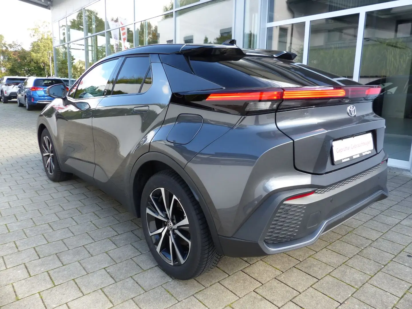 Toyota C-HR 1.8 Team D + Teckpaket LED el.Heckklappe Grau - 2