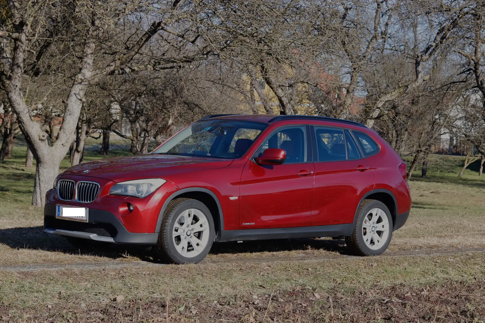 BMW X1 inkl. Multimedia,Radarwarnung, AHK, AUT-Paket 18i Rot - 1