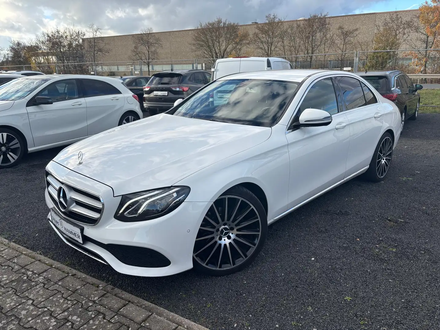 Mercedes-Benz E 200 Lim Avantgarde LED Kamera Navi Sitzheizung Blanco - 1