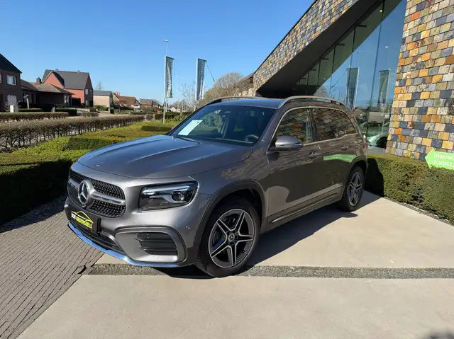 Mercedes-Benz GLB 200 AMG Line- trekhaak - distronic -360° - multibeam