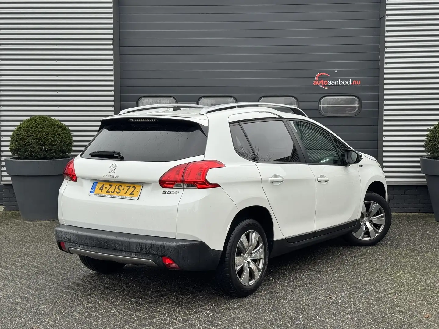 Peugeot 2008 1.2 PureTech Style | Panoramadak | Navigatie | Cru Wit - 2