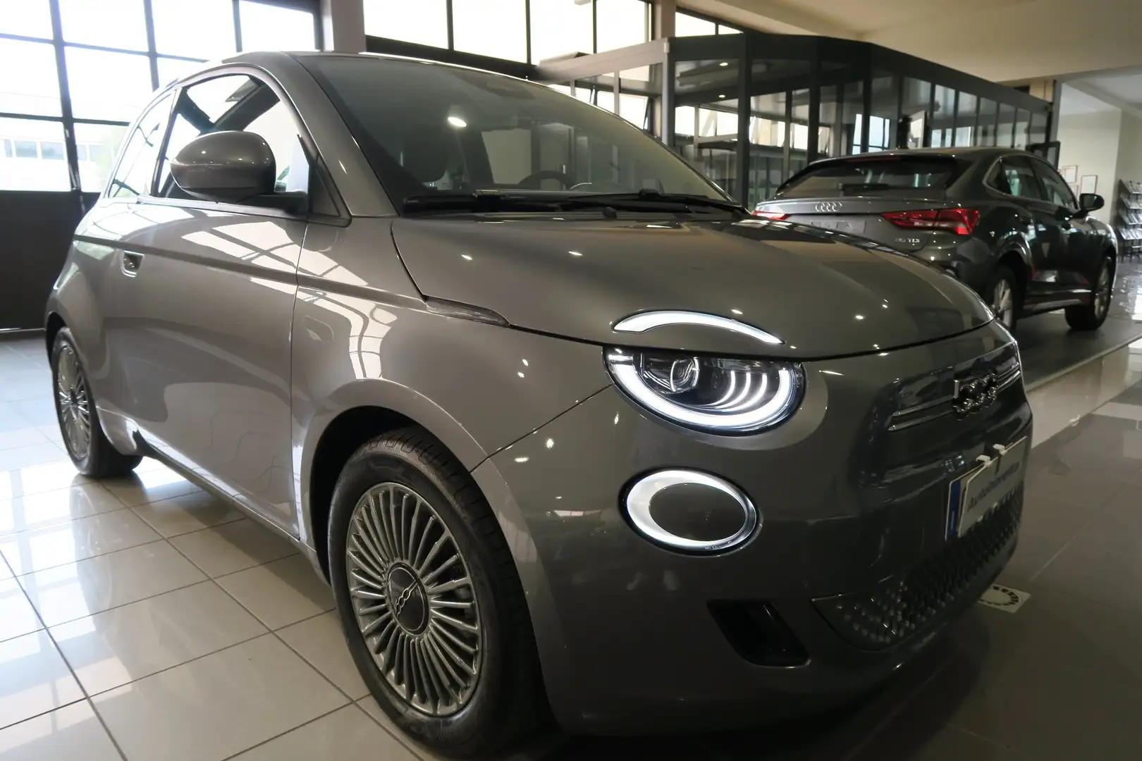 Fiat 500e 500e 42 kWh Icon + Gris - 1