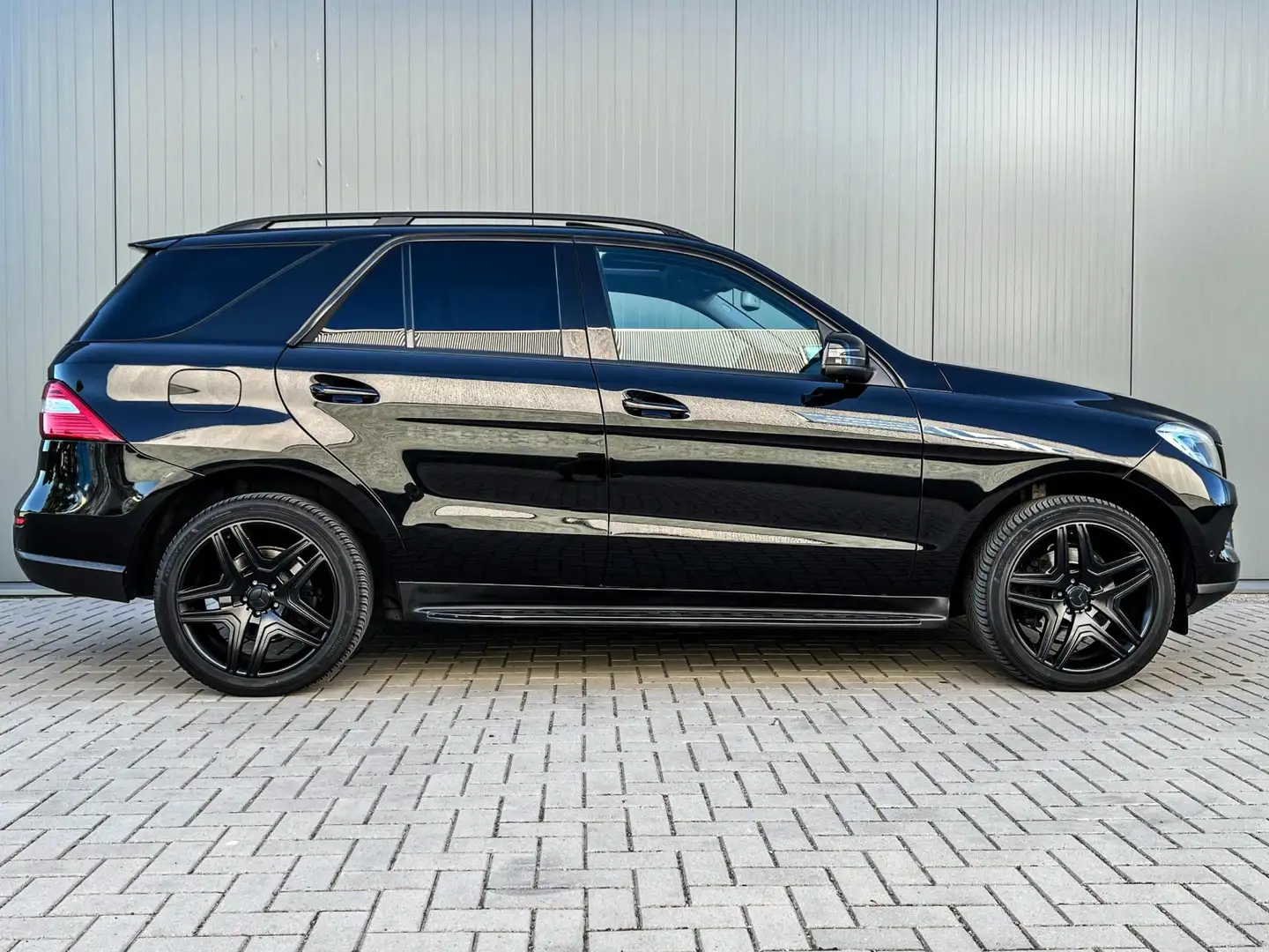 Mercedes-Benz ML 350 M-klasse 4-Matic AMG Pakket Harman Kardon 20Inch Zwart - 2