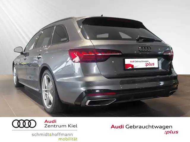 Audi A4 view 4