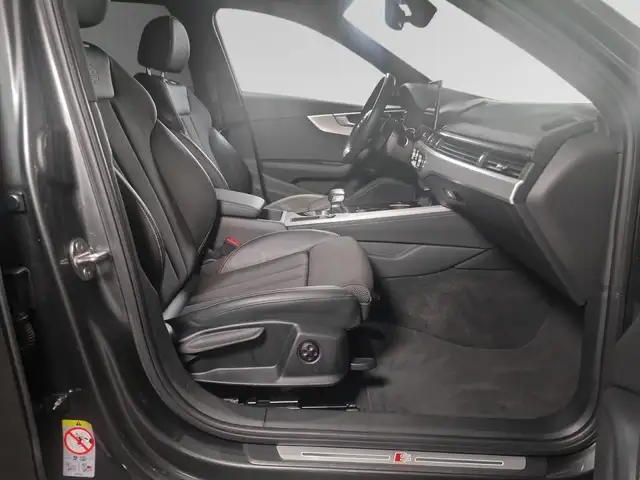 Audi A4 view 11