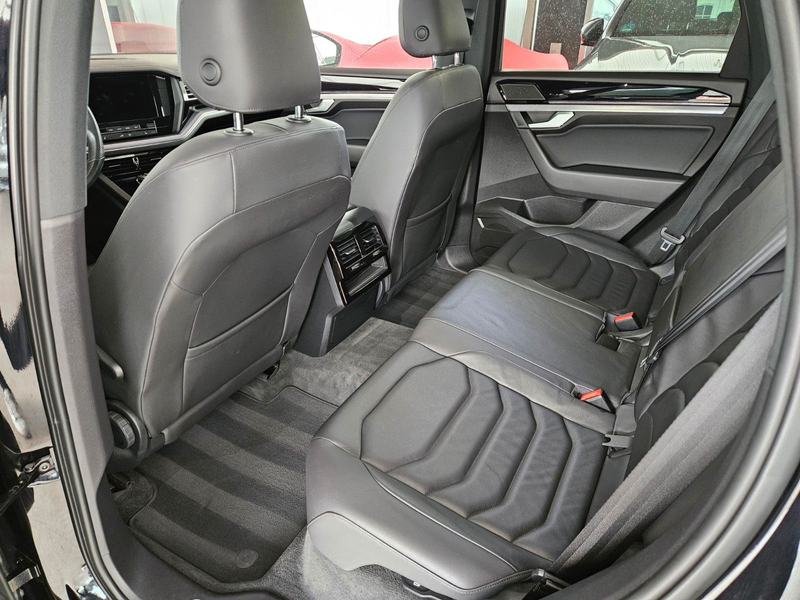 Volkswagen Touareg V6 TDI R-Line 4Motion — photo 17