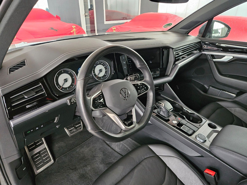 Volkswagen Touareg V6 TDI R-Line 4Motion — photo 13
