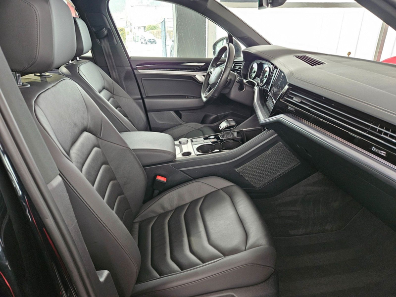 Volkswagen Touareg V6 TDI R-Line 4Motion — photo 15