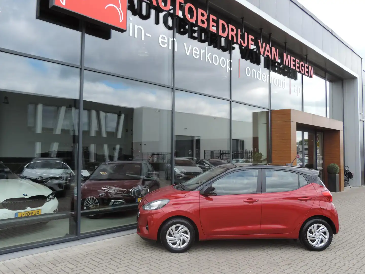 Hyundai i10 1.0 Comfort 17.000km | 1e Eig | CarPlay | Airco | Rood - 2