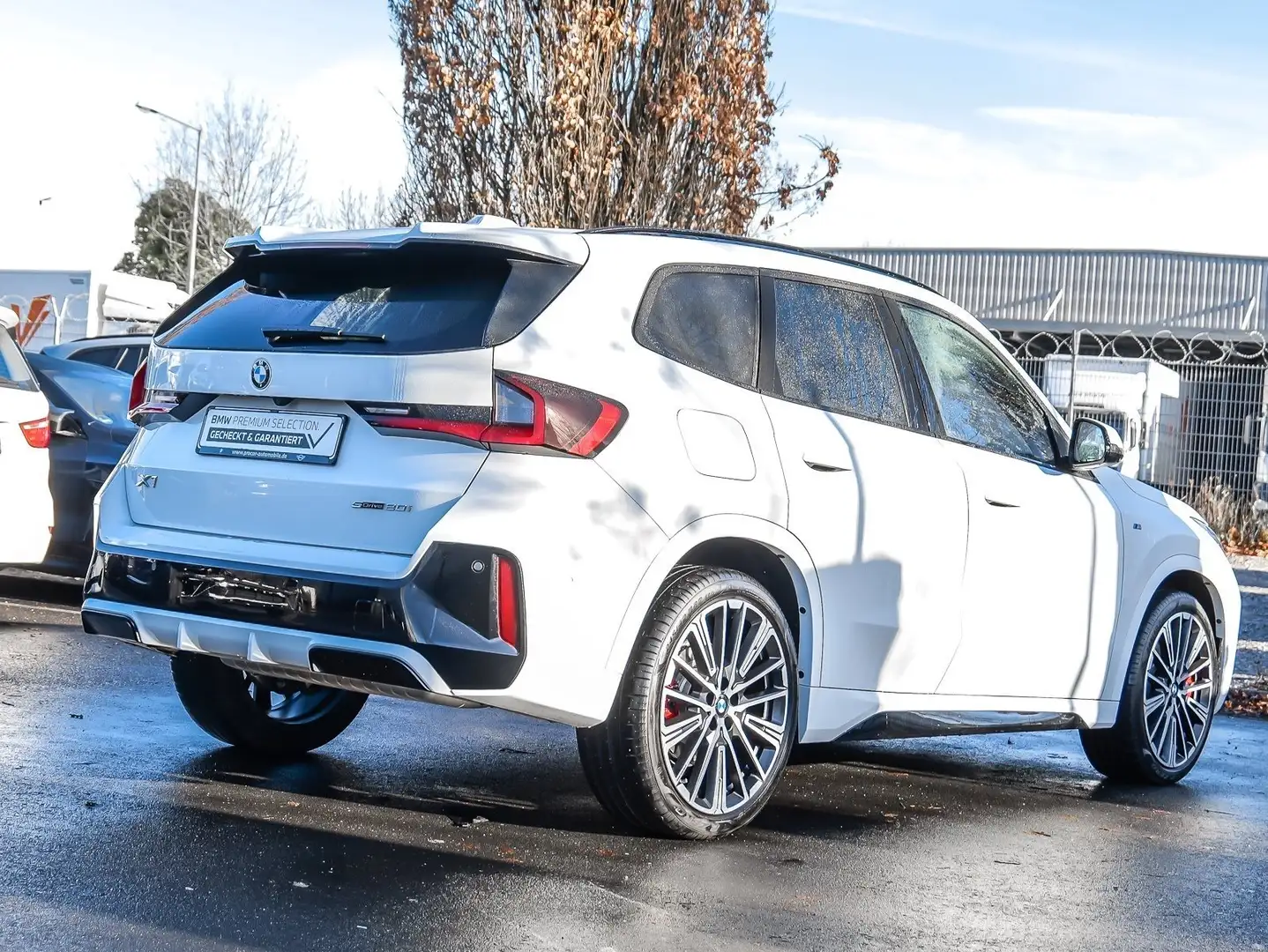 BMW X1 sDrive20i M Sport HUD PANO RFK LED Weiß - 2