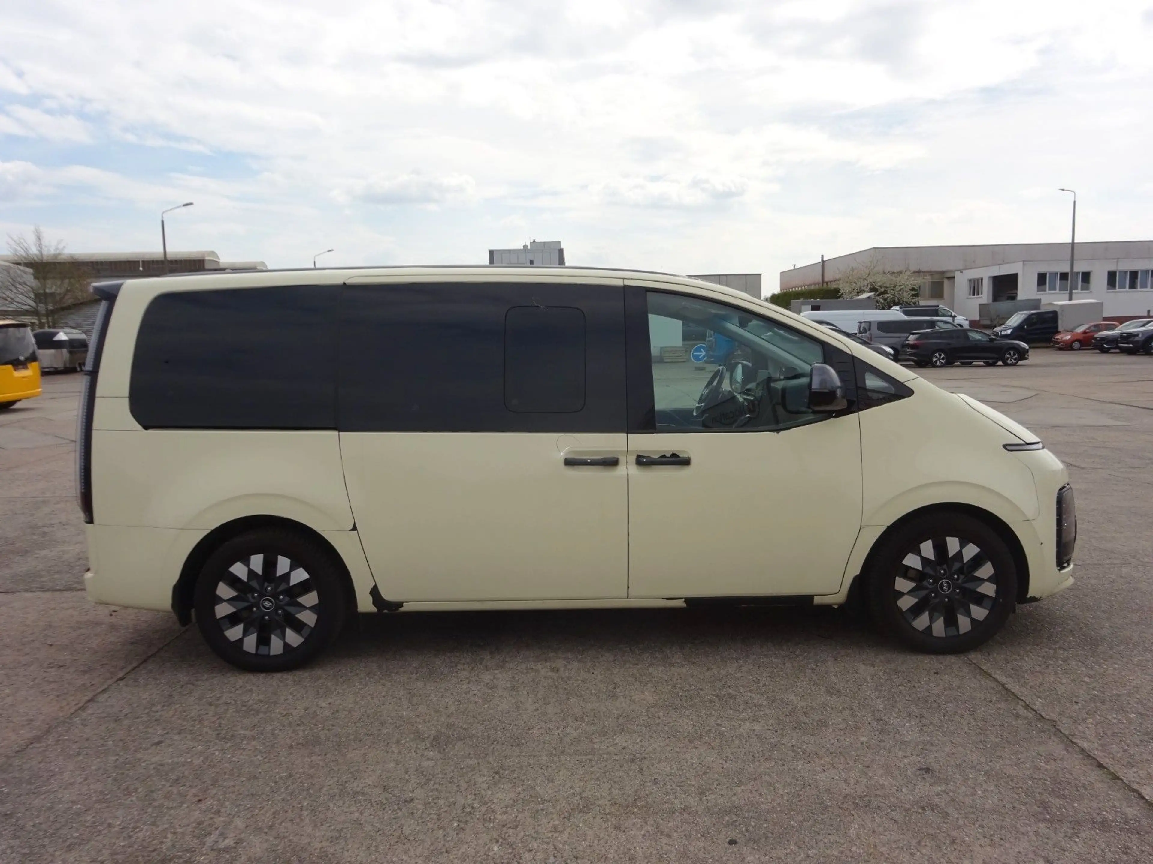 Hyundai STARIA 177PS Autm. Signature 4WD Taxi — photo 10