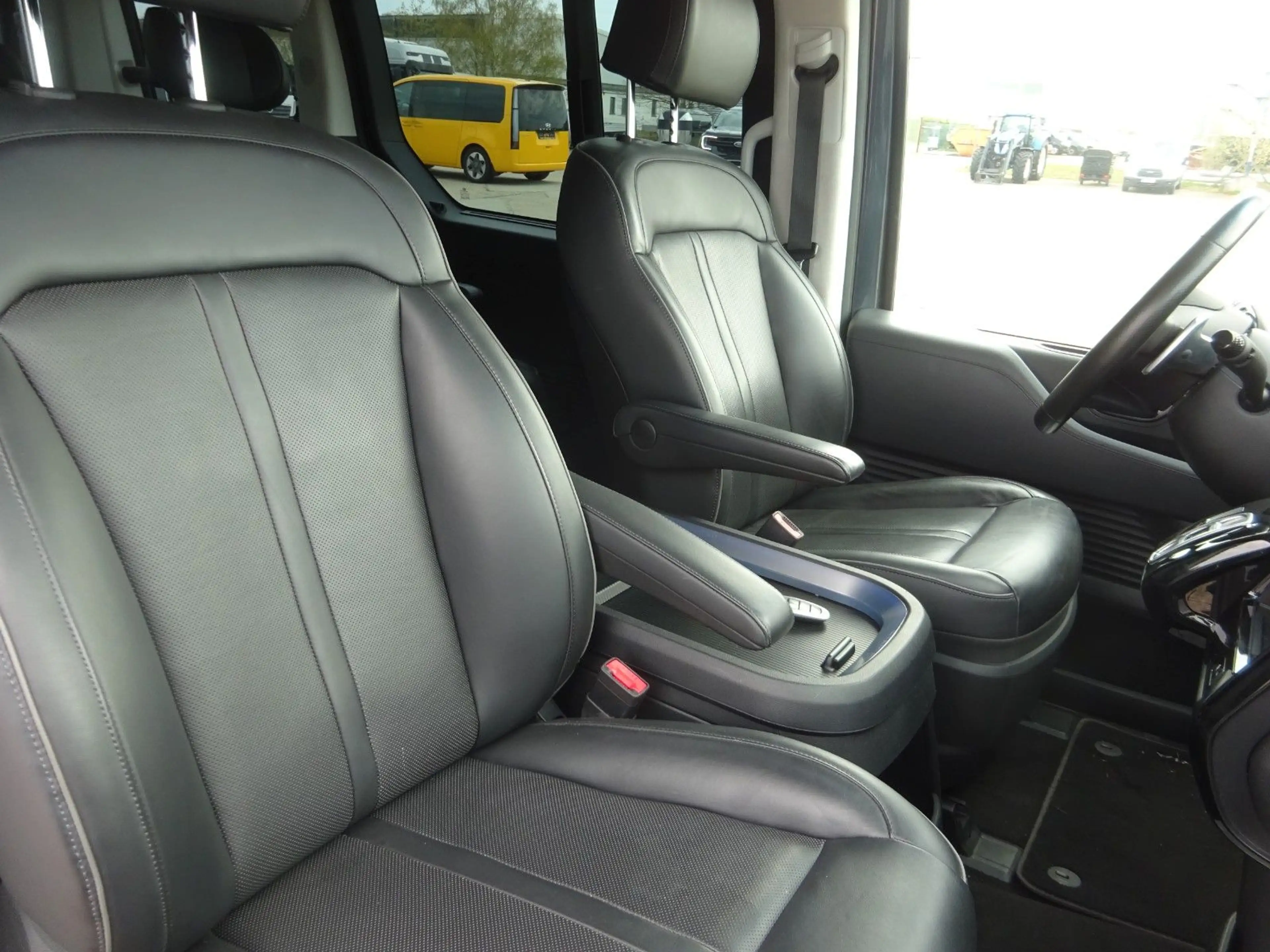 Hyundai STARIA 177PS Autm. Signature 4WD Taxi — photo 14