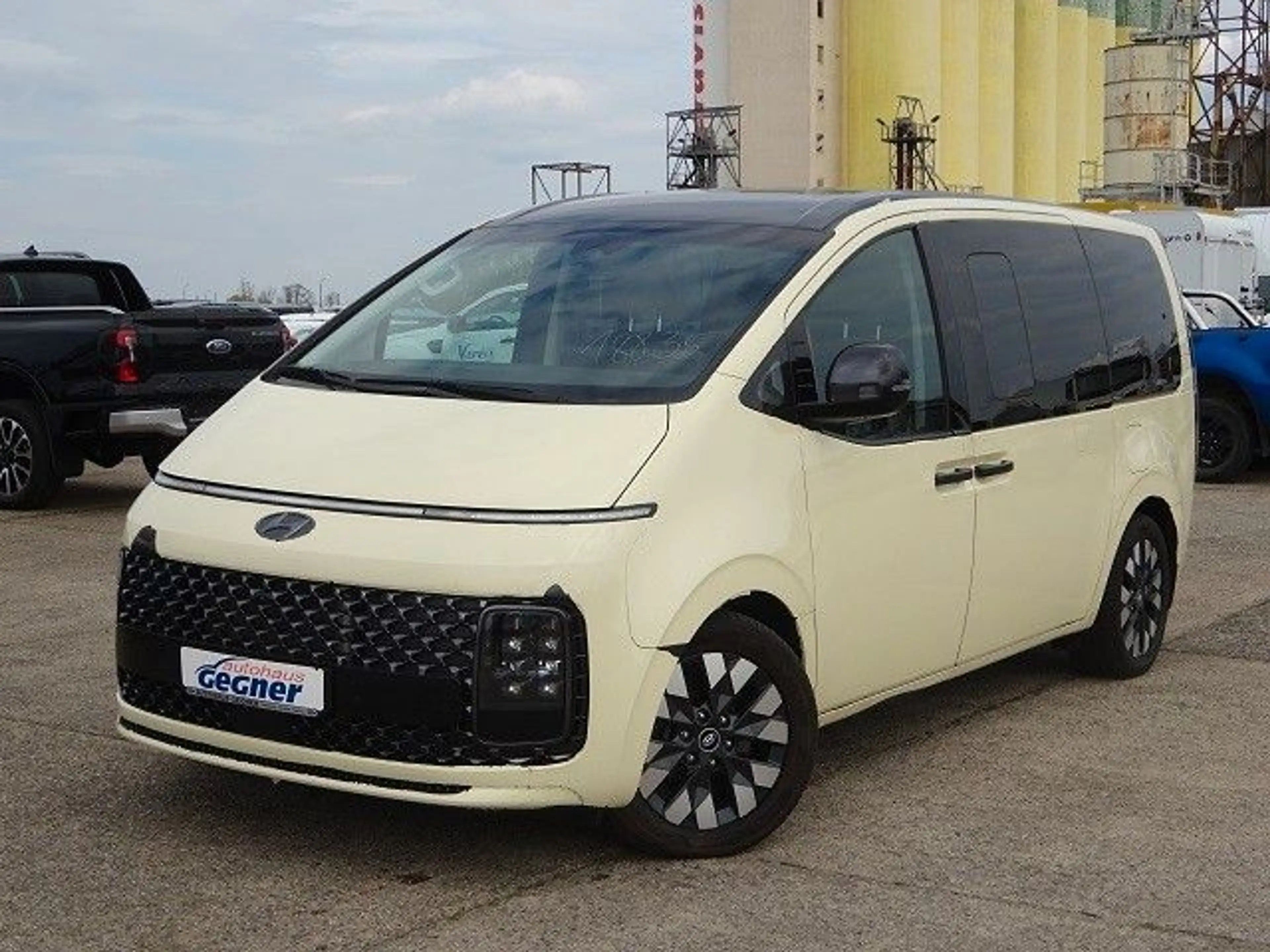 Hyundai STARIA 177PS Autm. Signature 4WD Taxi — photo 2
