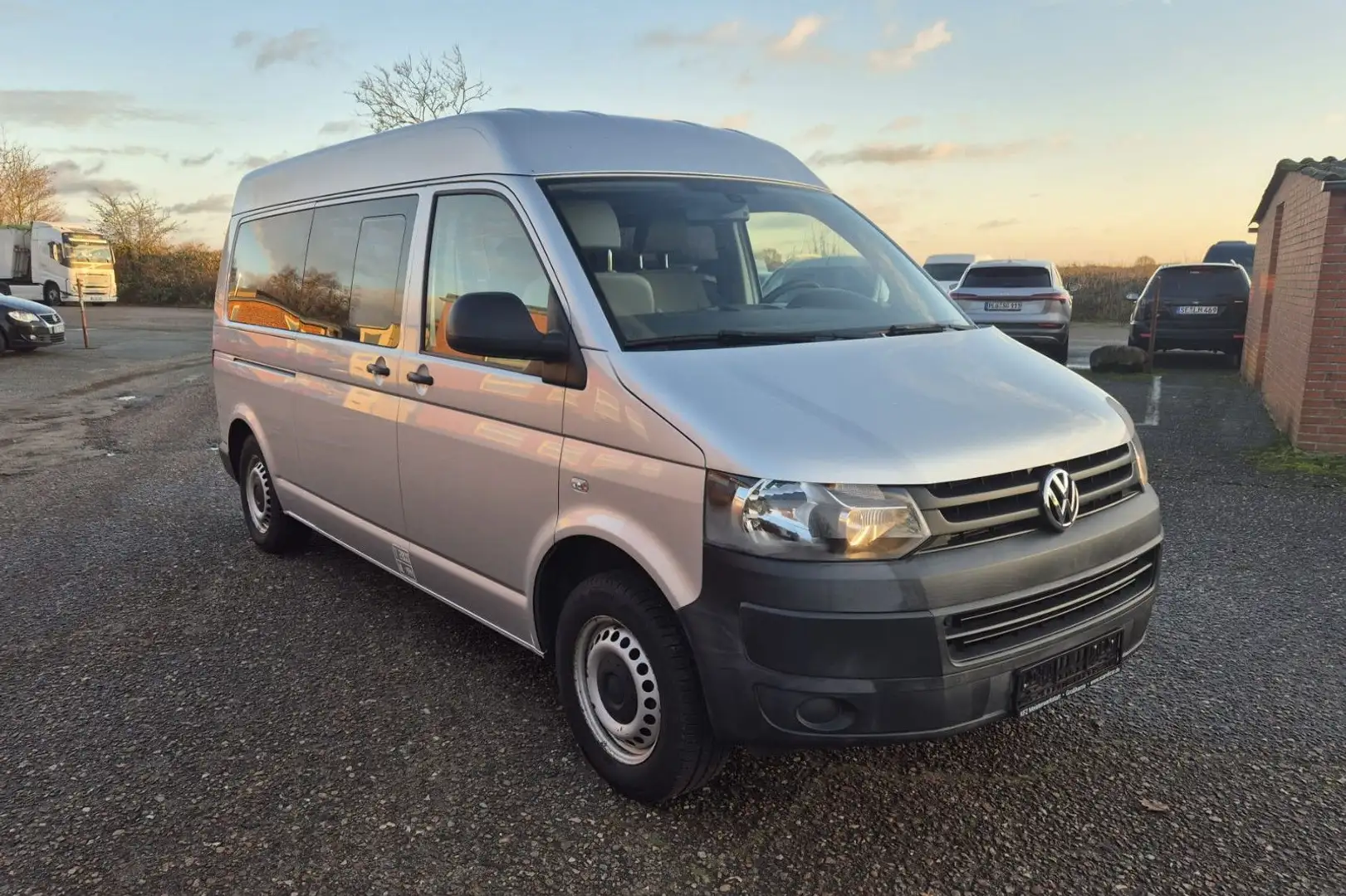 Volkswagen T5 Transporter Lang Kasten-Kombi Mittelhochdach Silber - 2