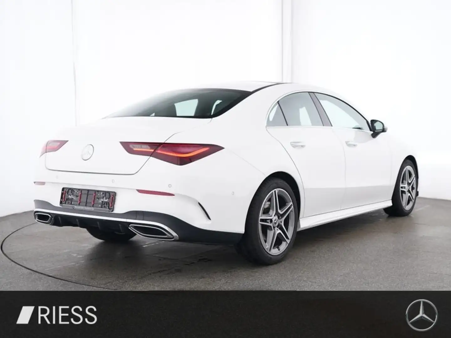 Mercedes-Benz CLA 200 Coupé AMG Sport Navi LED Pano W-Paket Weiß - 2