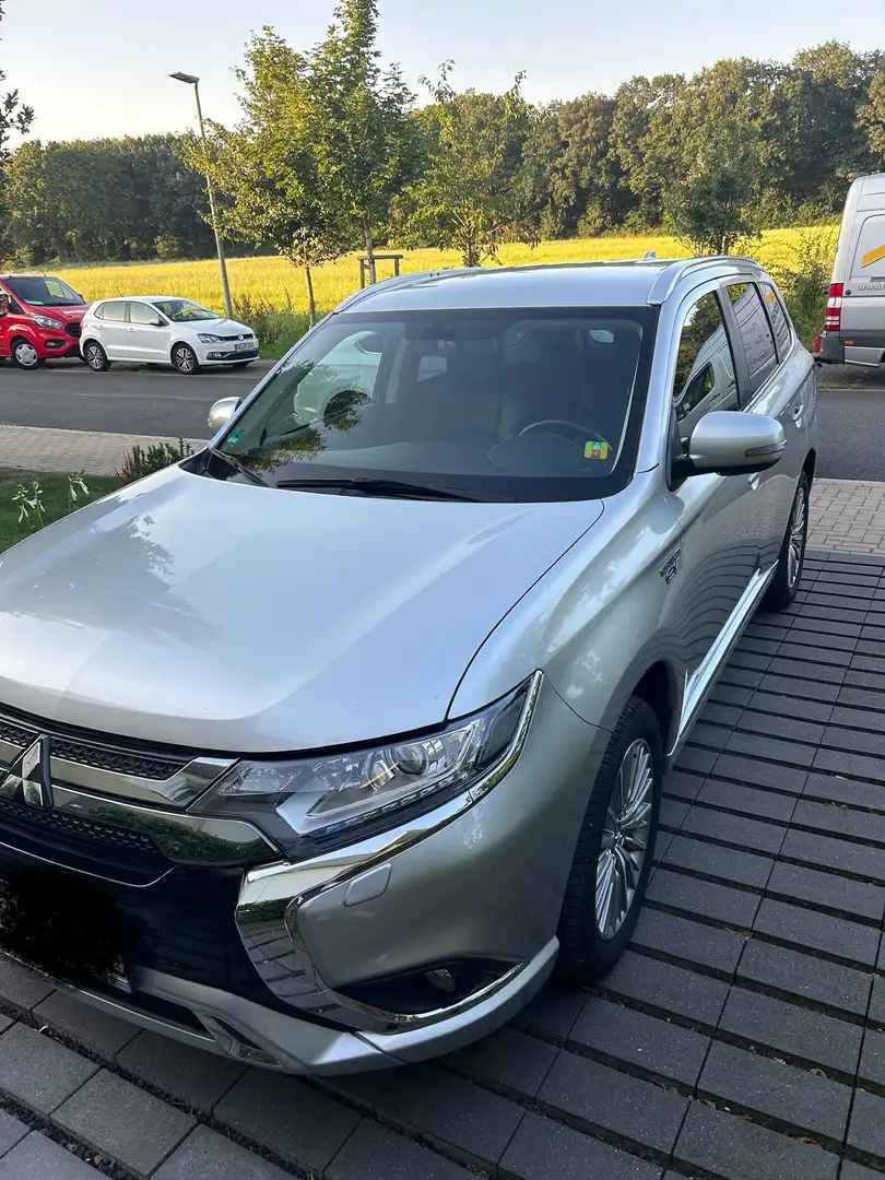 Mitsubishi Outlander PHEV Basis Spirit 4WD - 1