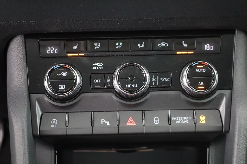 Skoda Karoq 1.5 TSI DSG LED Kamera Sitzheizung — photo 12