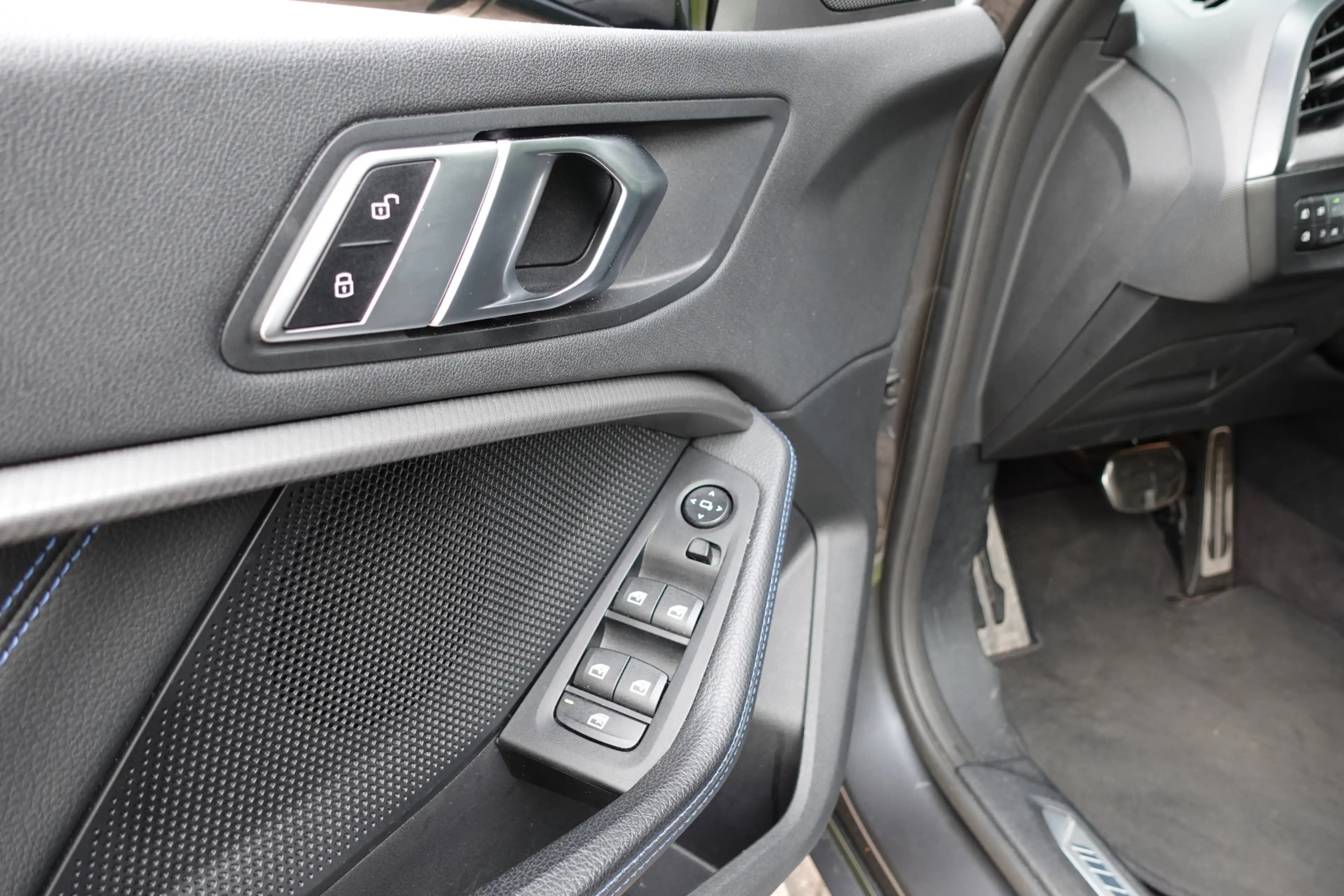 BMW 118 1-serie 118i High Executive M-Sport | Panodak | St — photo 27