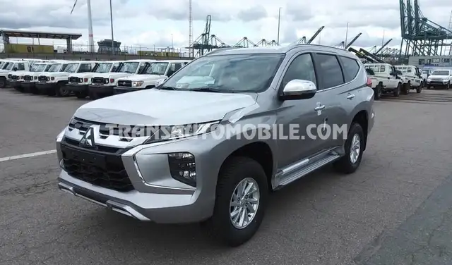Mitsubishi Montero GLX  - EXPORT OUT EU TROPICAL VERSION - EXPORT OUT EU TROPICAL VERSION