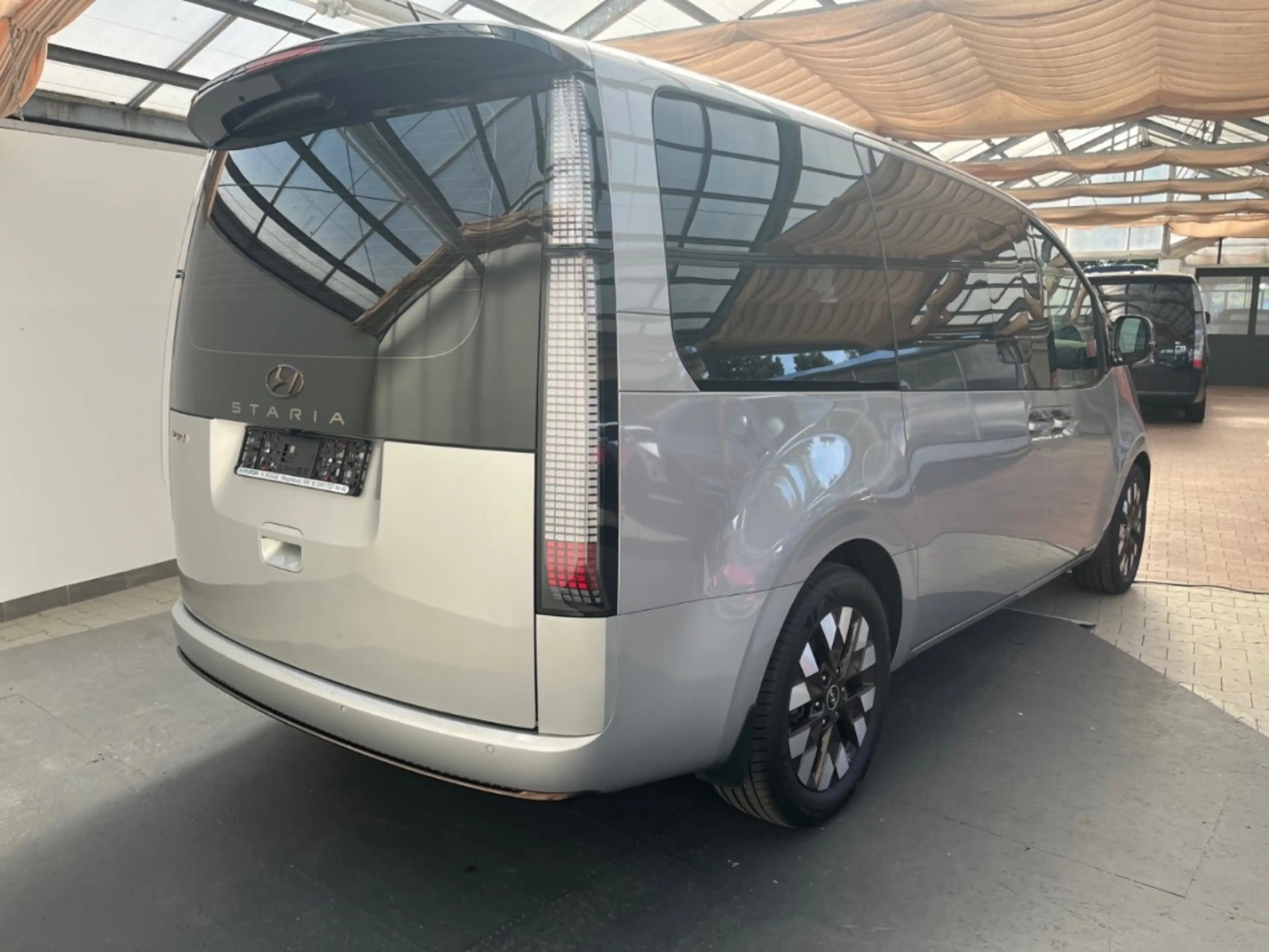 Hyundai STARIA Signature 8AT 2WD 177PS SIGNATUR 7-Sitzer Navi Led — photo 3