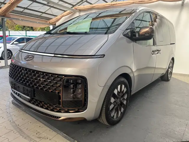 Hyundai STARIA Signature 8AT 177PS 7 Sitzer Navi Sitzklima Leder