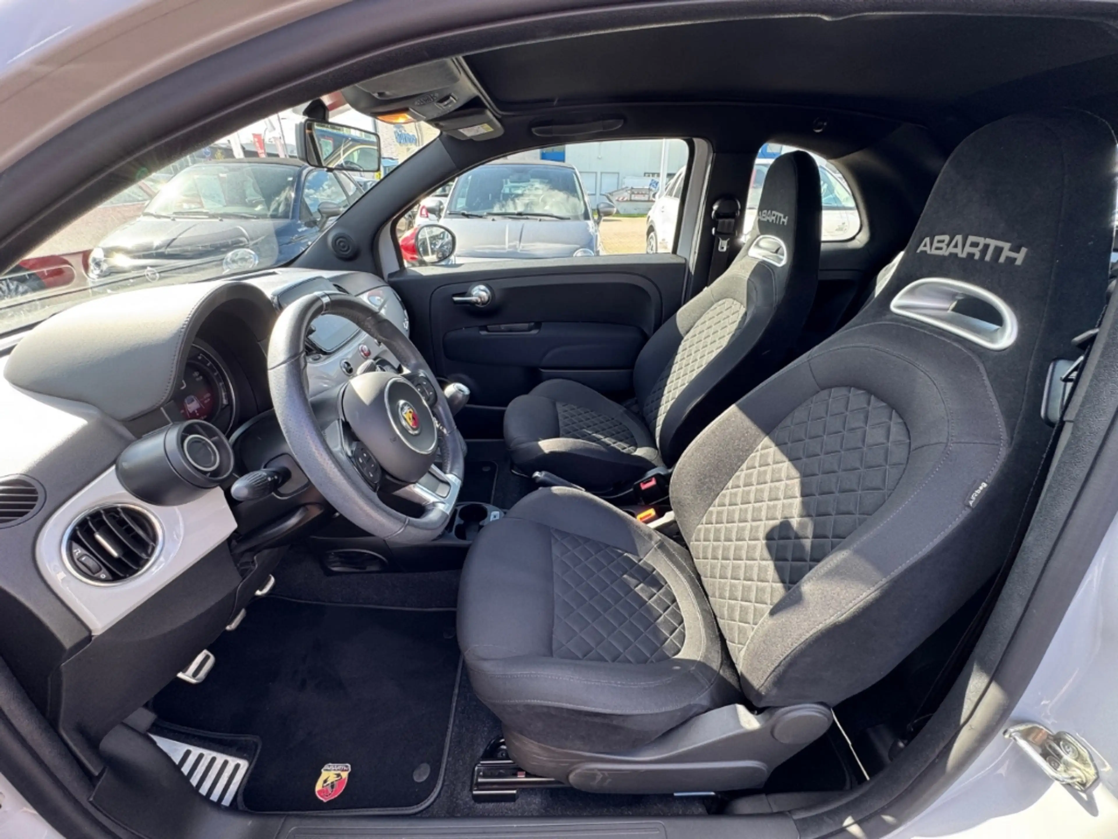 Abarth 595C +CARPLAY+SITZHEIZUNG+8FACH+KLIMAAUTO+PDC+DIGITACHO — photo 14