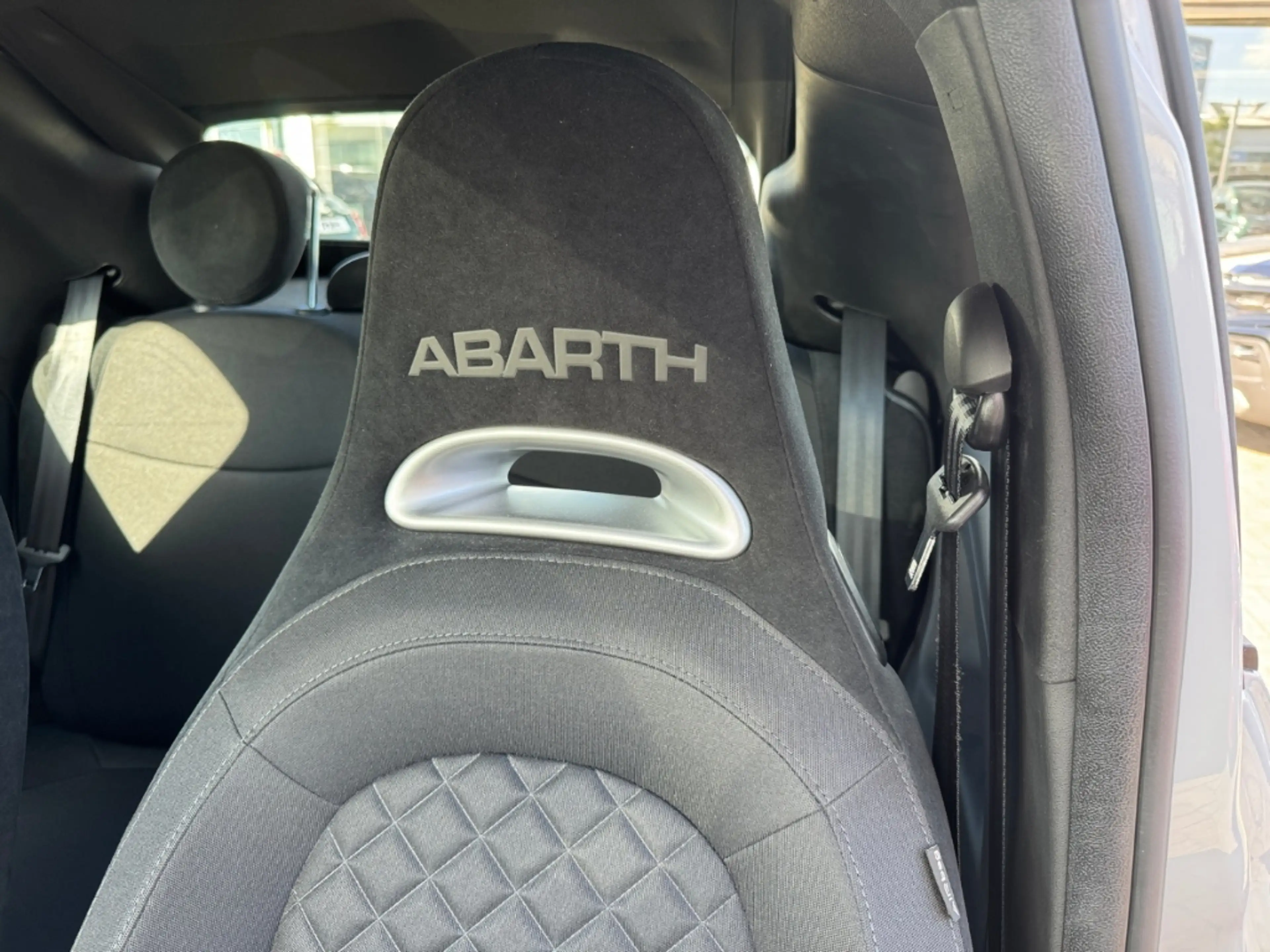 Abarth 595C +CARPLAY+SITZHEIZUNG+8FACH+KLIMAAUTO+PDC+DIGITACHO — photo 15
