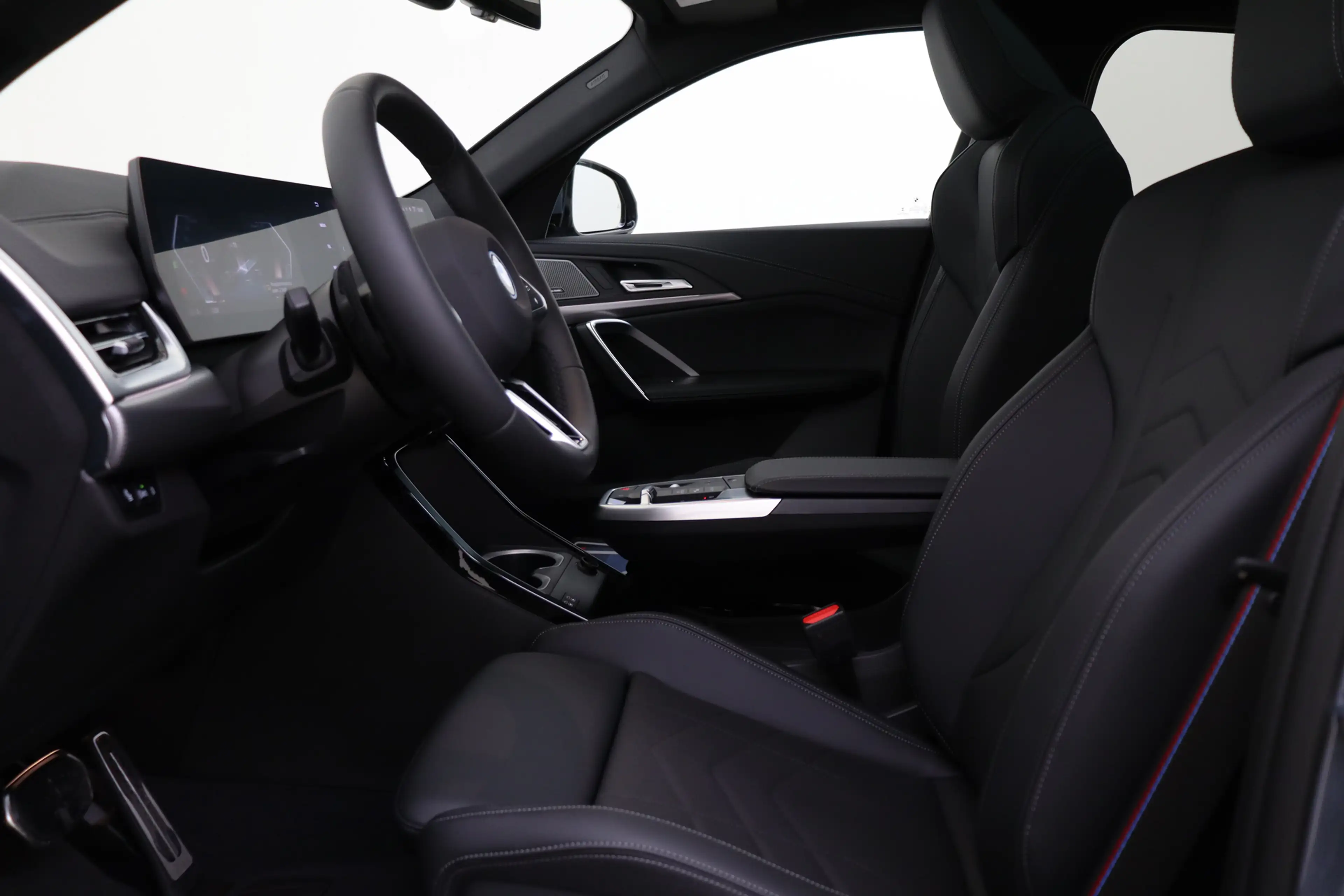 BMW iX2 eDrive20 M Sport / Panoramadak / Trekhaak / Sports — photo 12